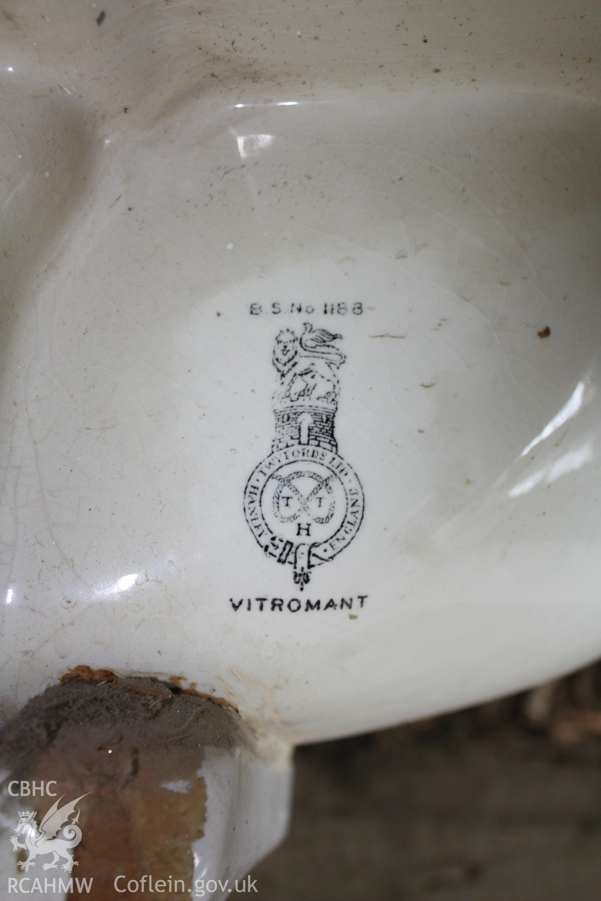 Manufacturers mark: Twyfords Vitromant Sink, c. 1940-50.