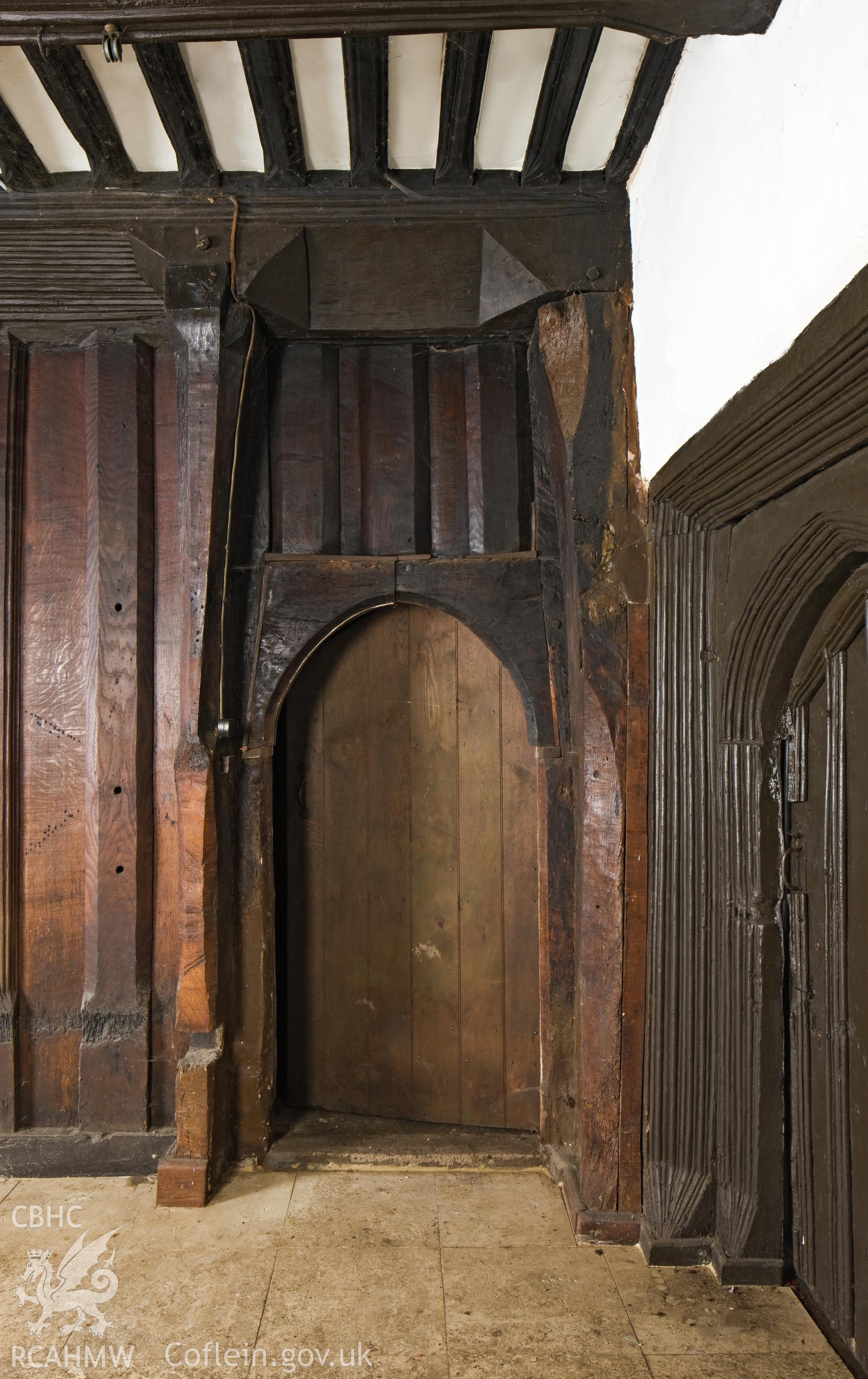 Door in dais partition.