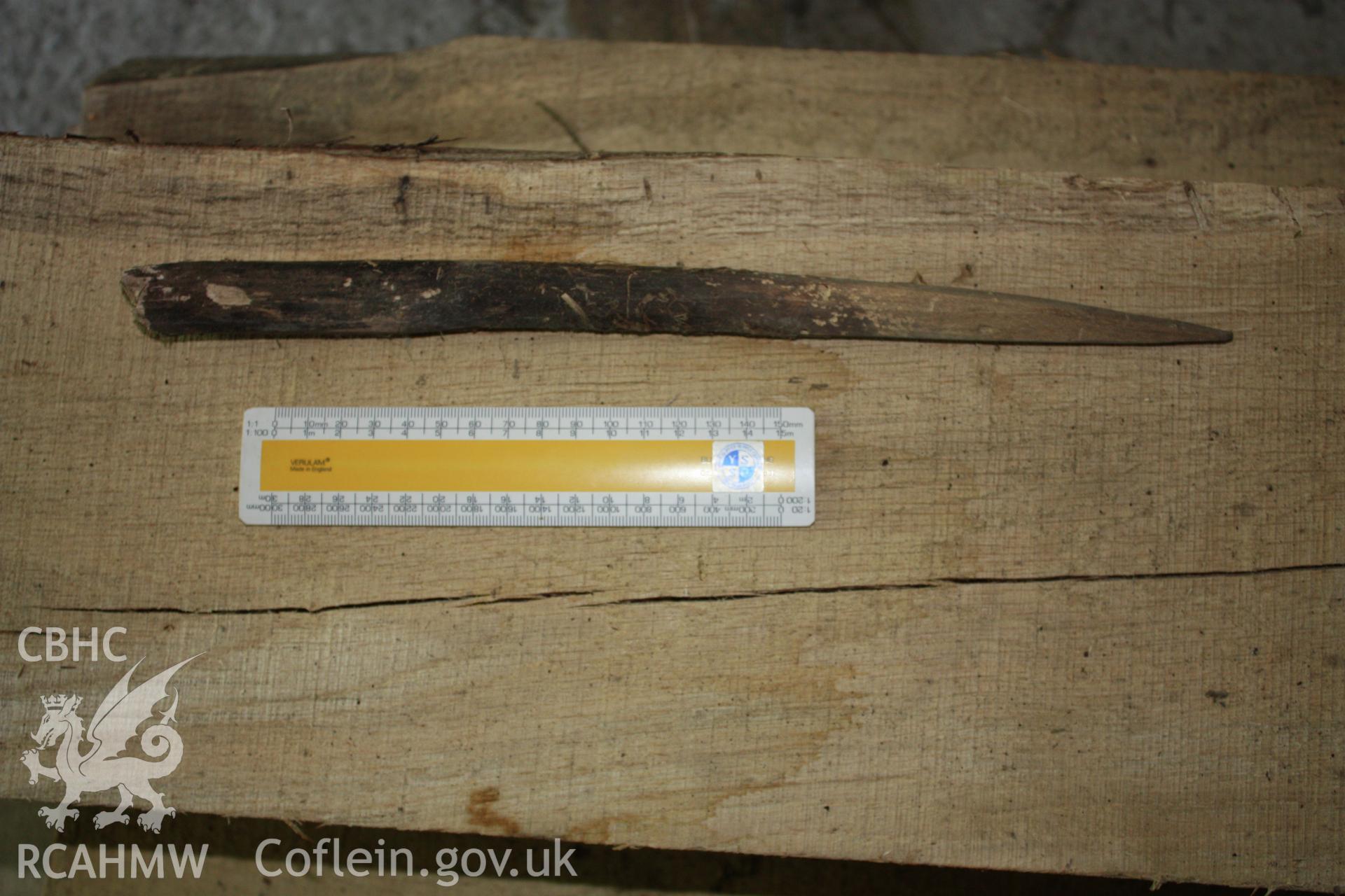 Detail; thatch stave