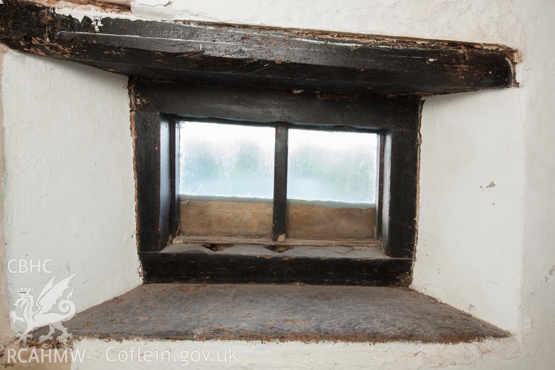 Diamond mullion window on stair
