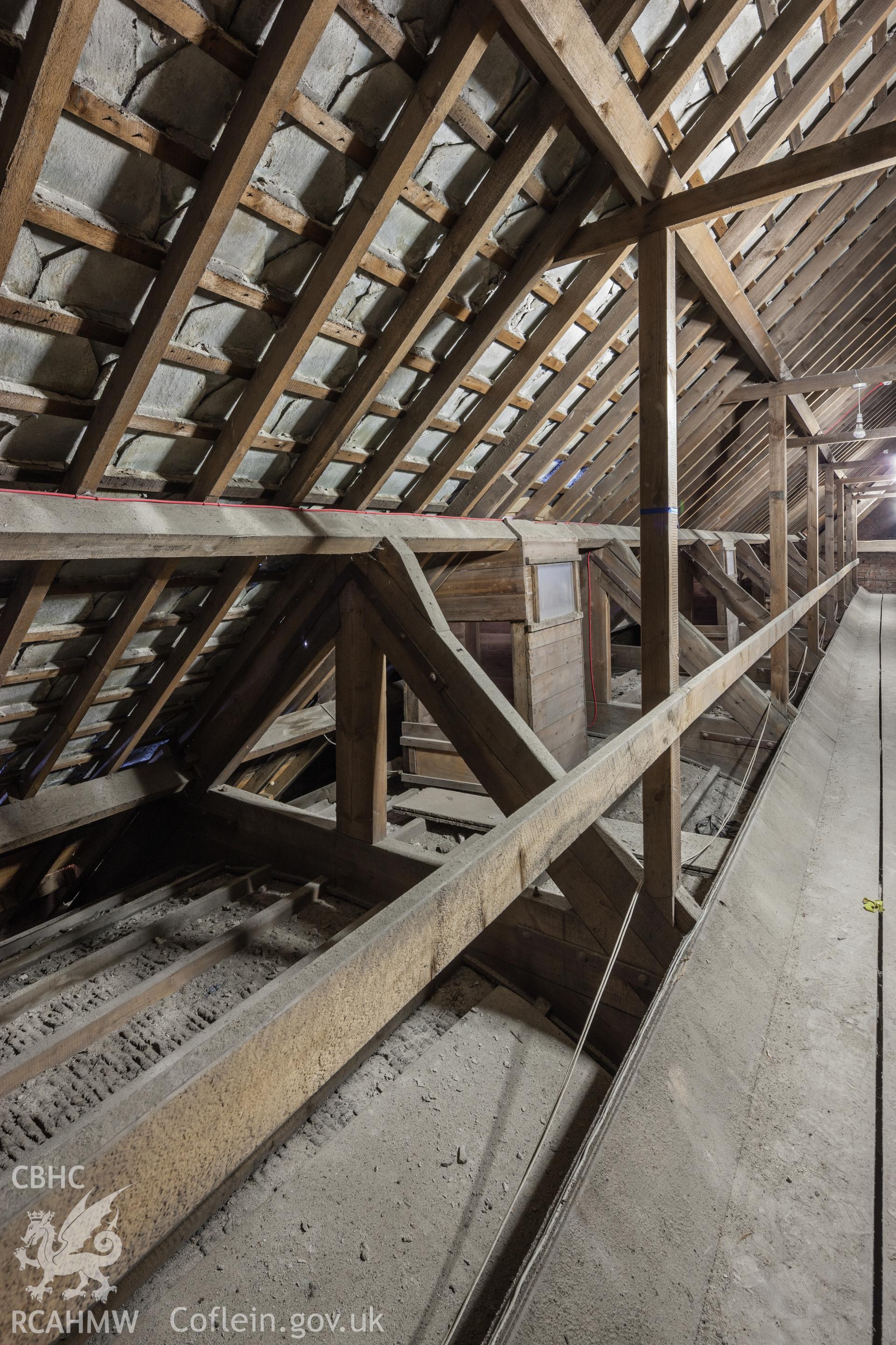 Roof frame for later extension