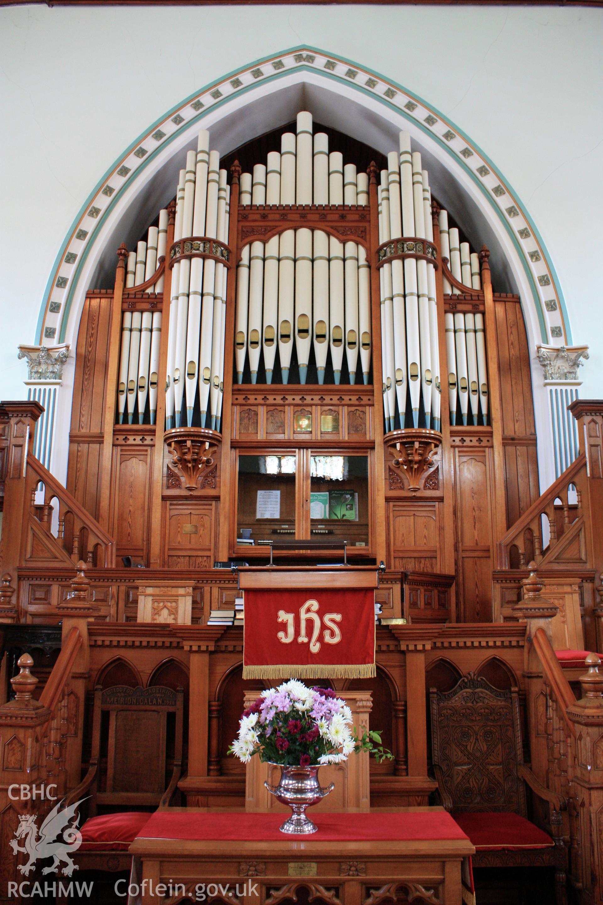 Internal; pulpit and organ