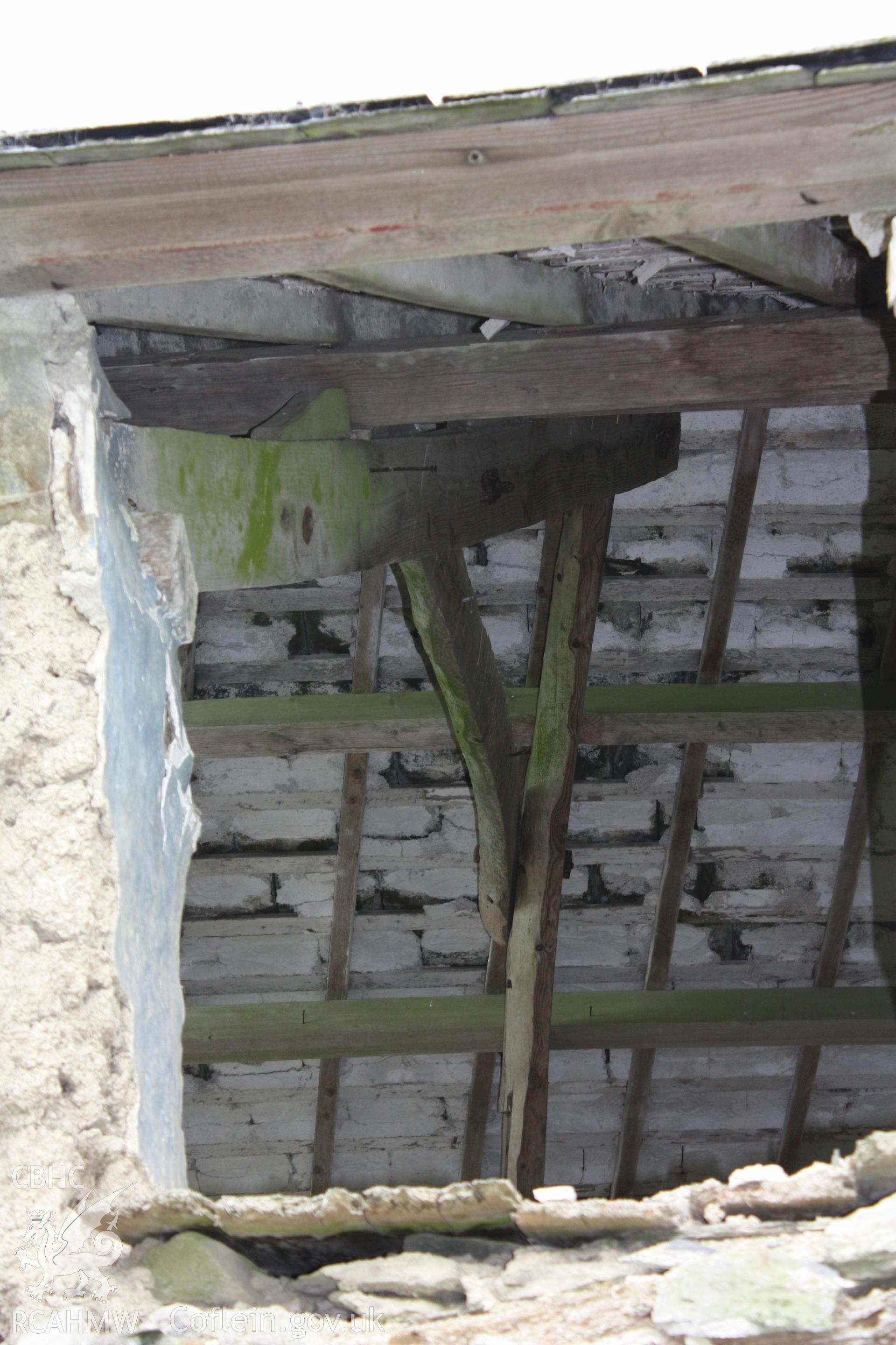 Truss with evidence of raised collar