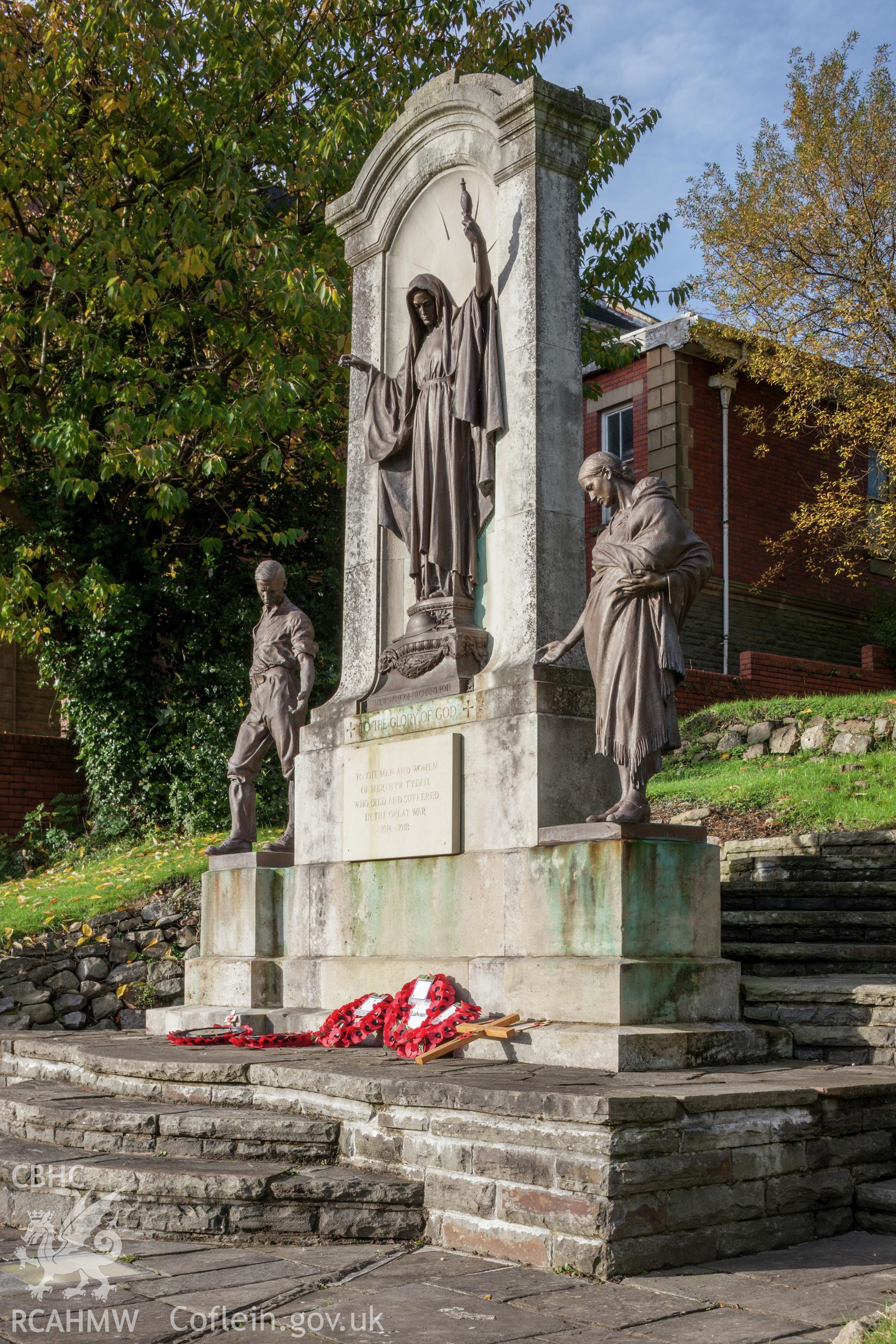 Oblique view of memorial from the northeast