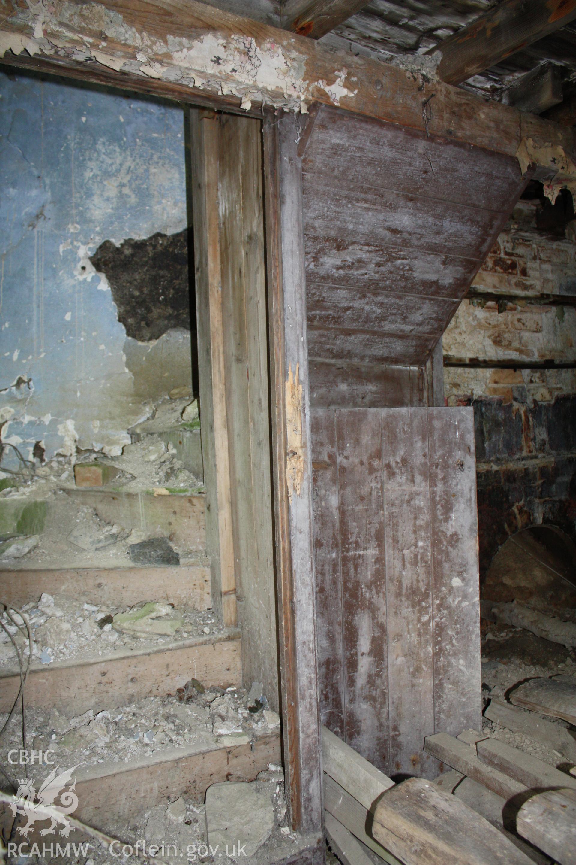 Corner pine stair case