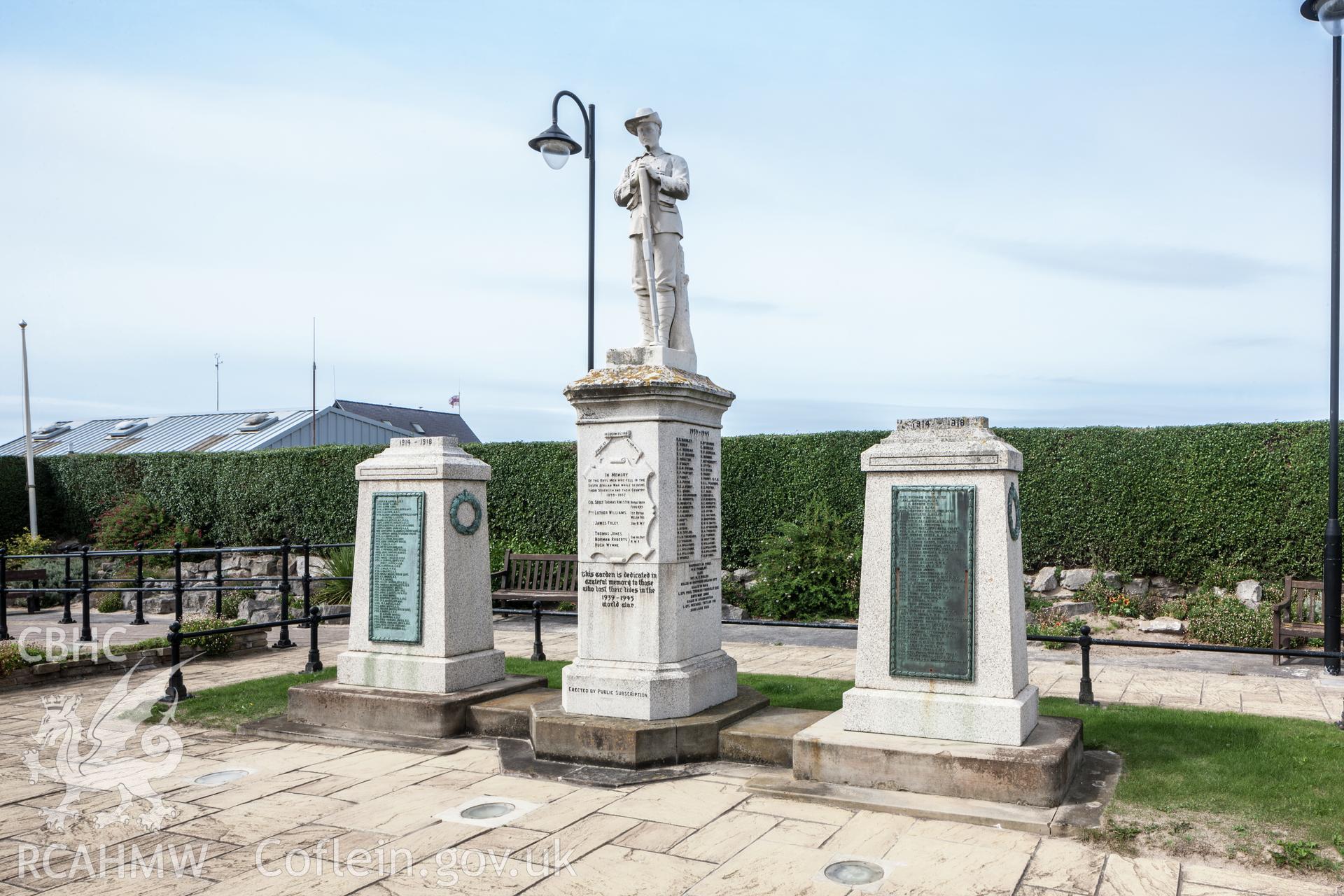Statue and centaph from the south southeast