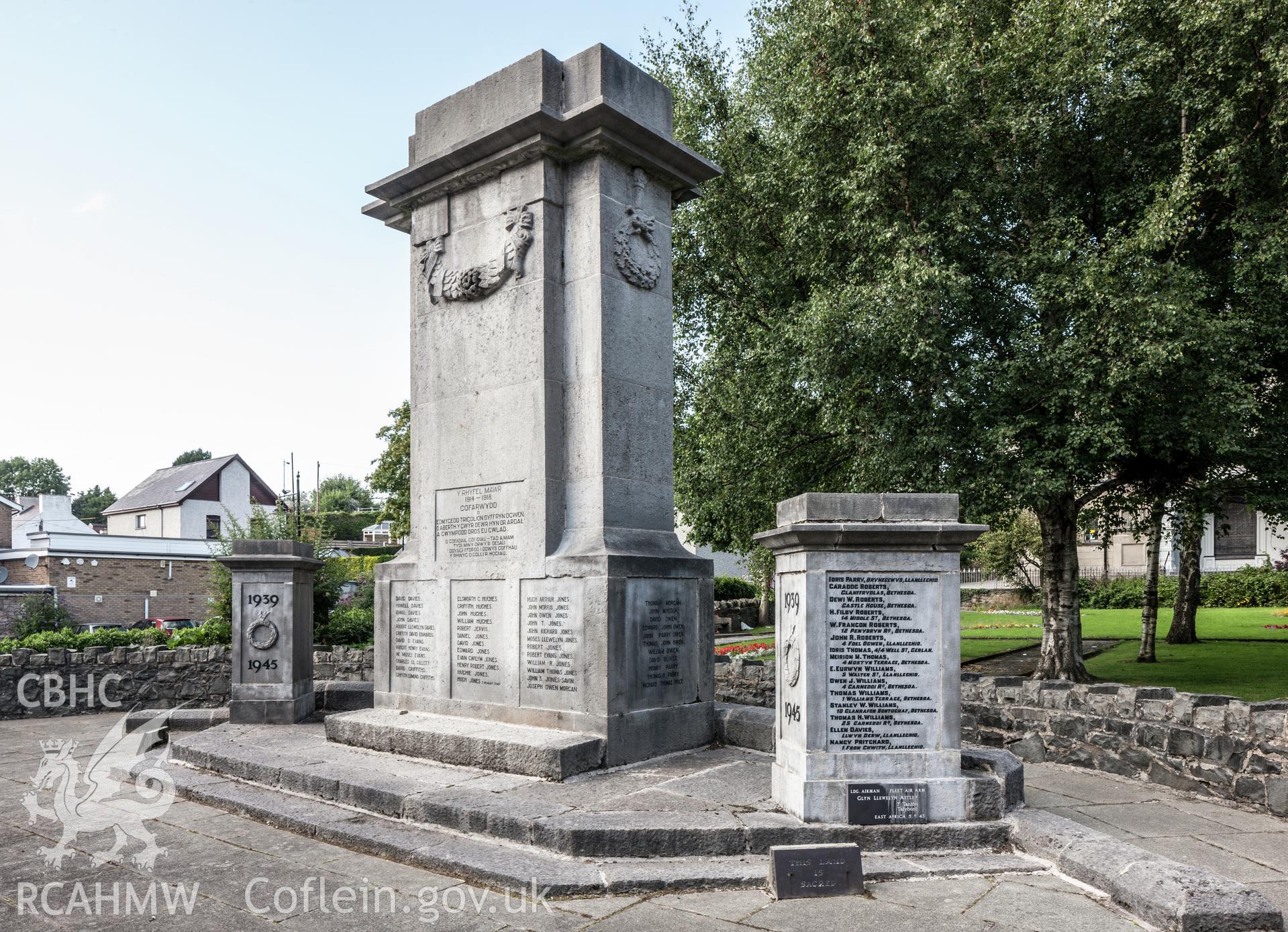 Cenotaph with flanking World War 2 memorials from the southeast