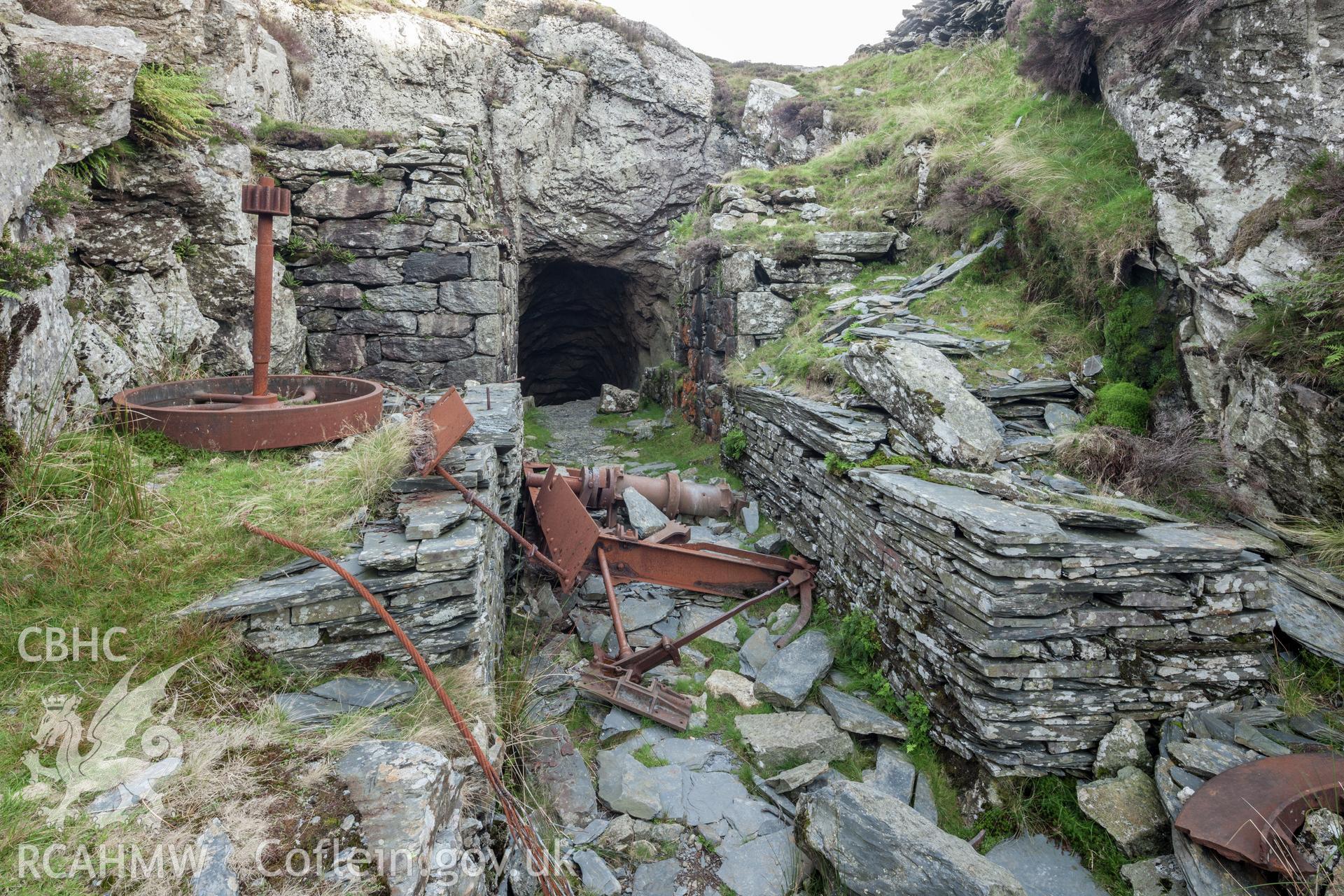 Top entry to incline tunnel, detail