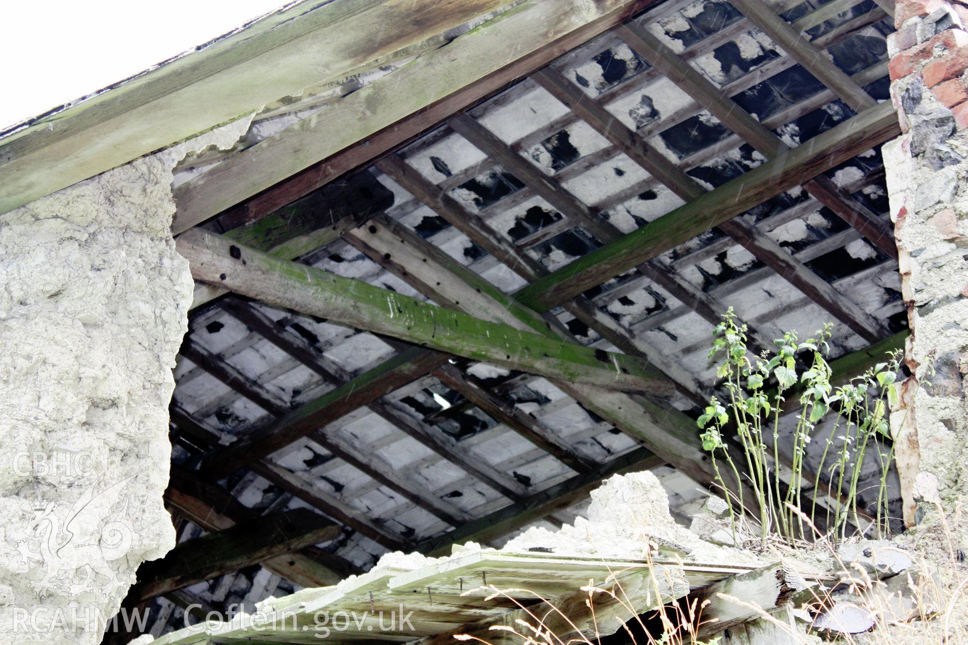 Truss with evidence of raised collar