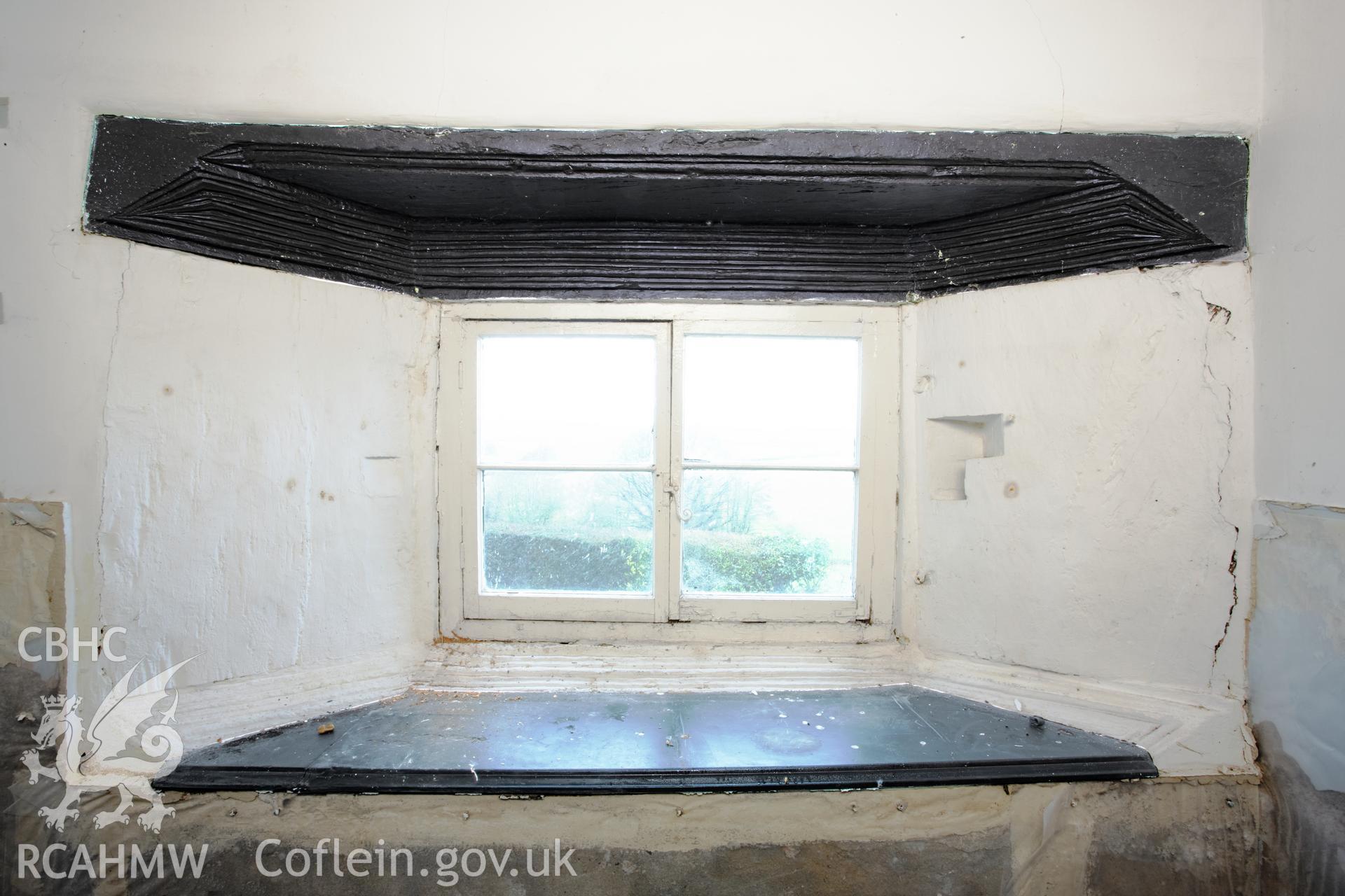 Carved moulding on interior of parlour window.