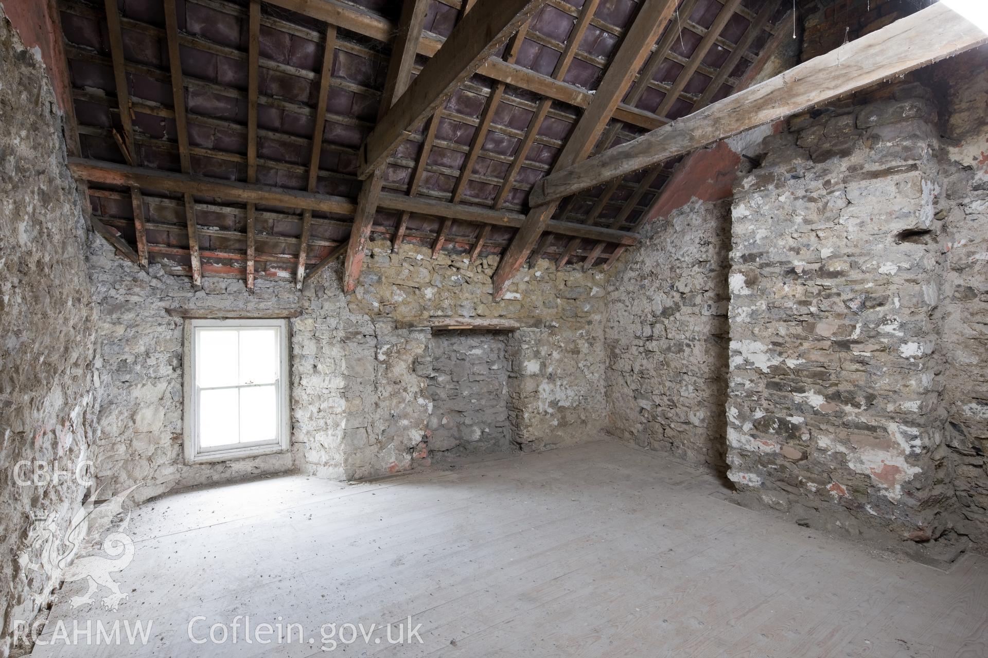 1st floor, east (S), fireplace