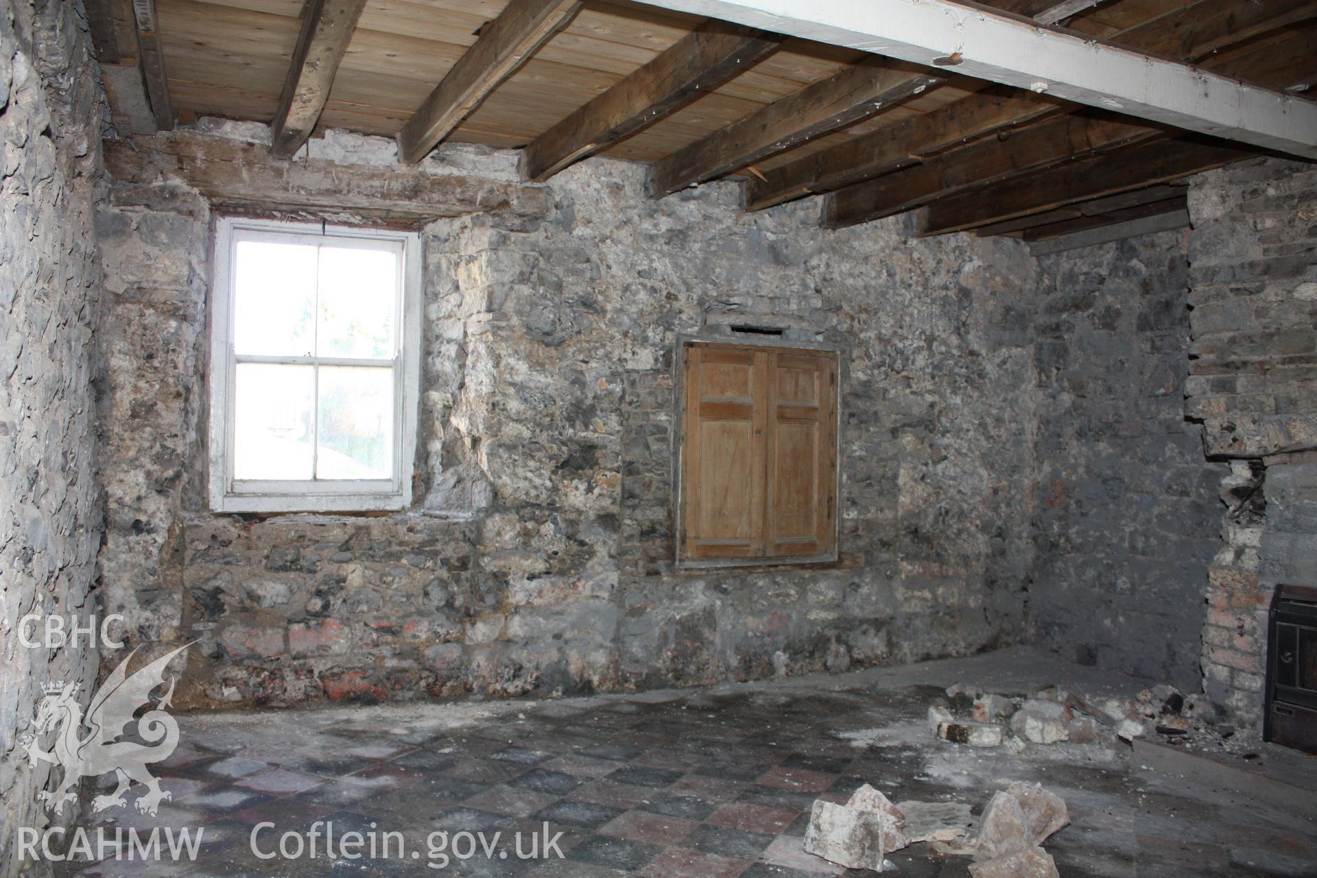 Parlour, former fireplace.