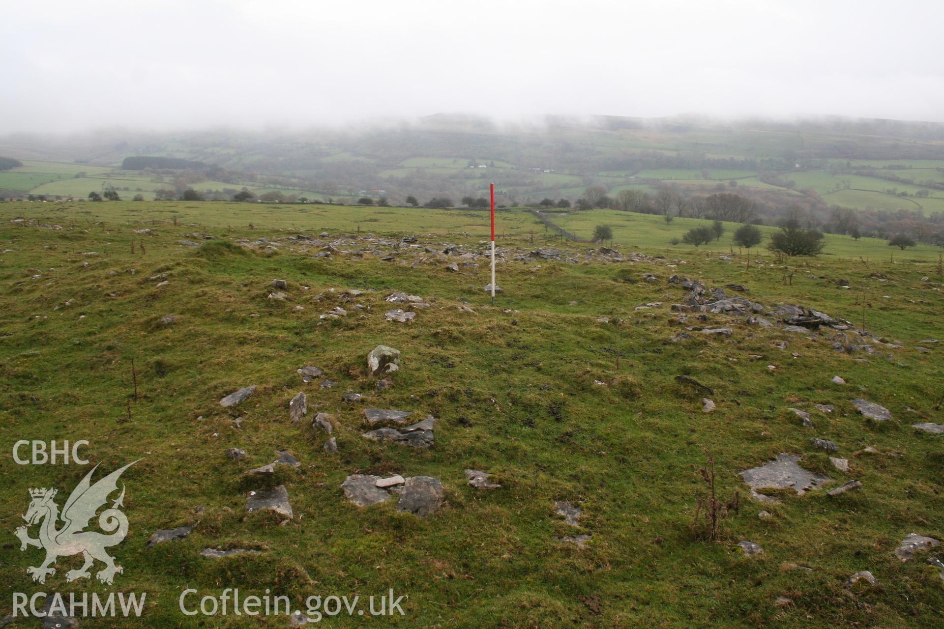 Cairn seen from the west; 1m scale.