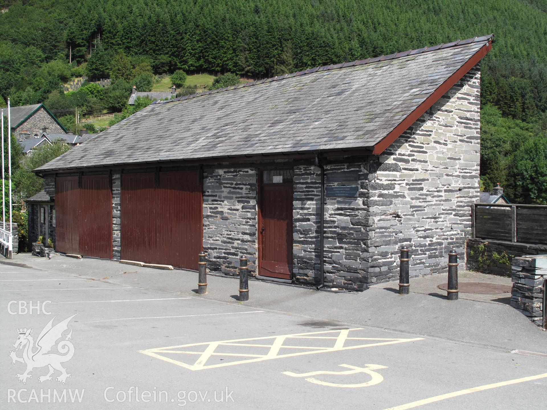 Former stables at Corris railway station, from the south, taken by Brian Malaws on 05 August 2009.