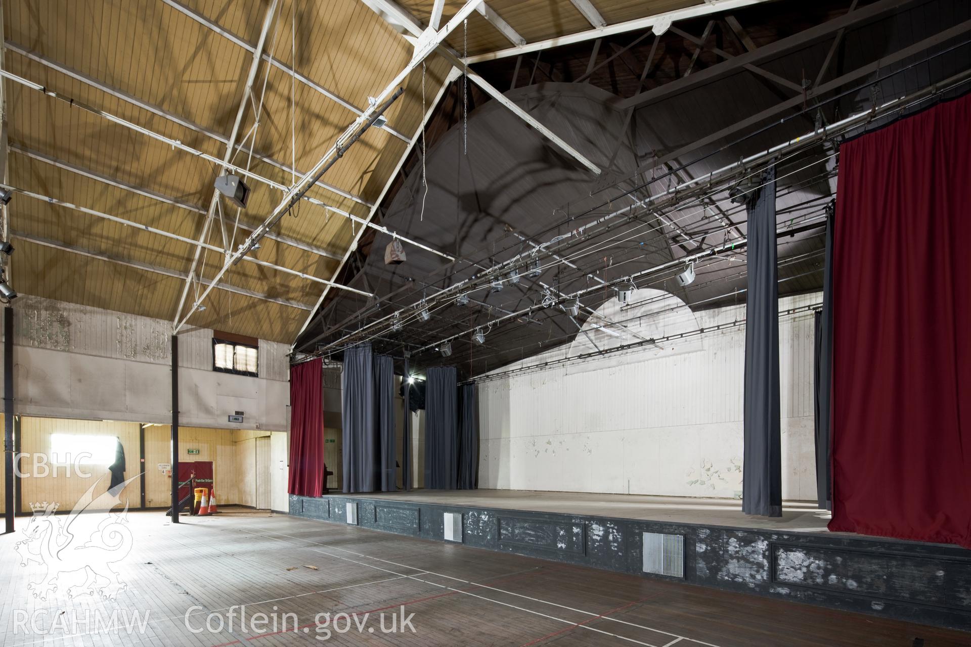 Oblique view of stage.