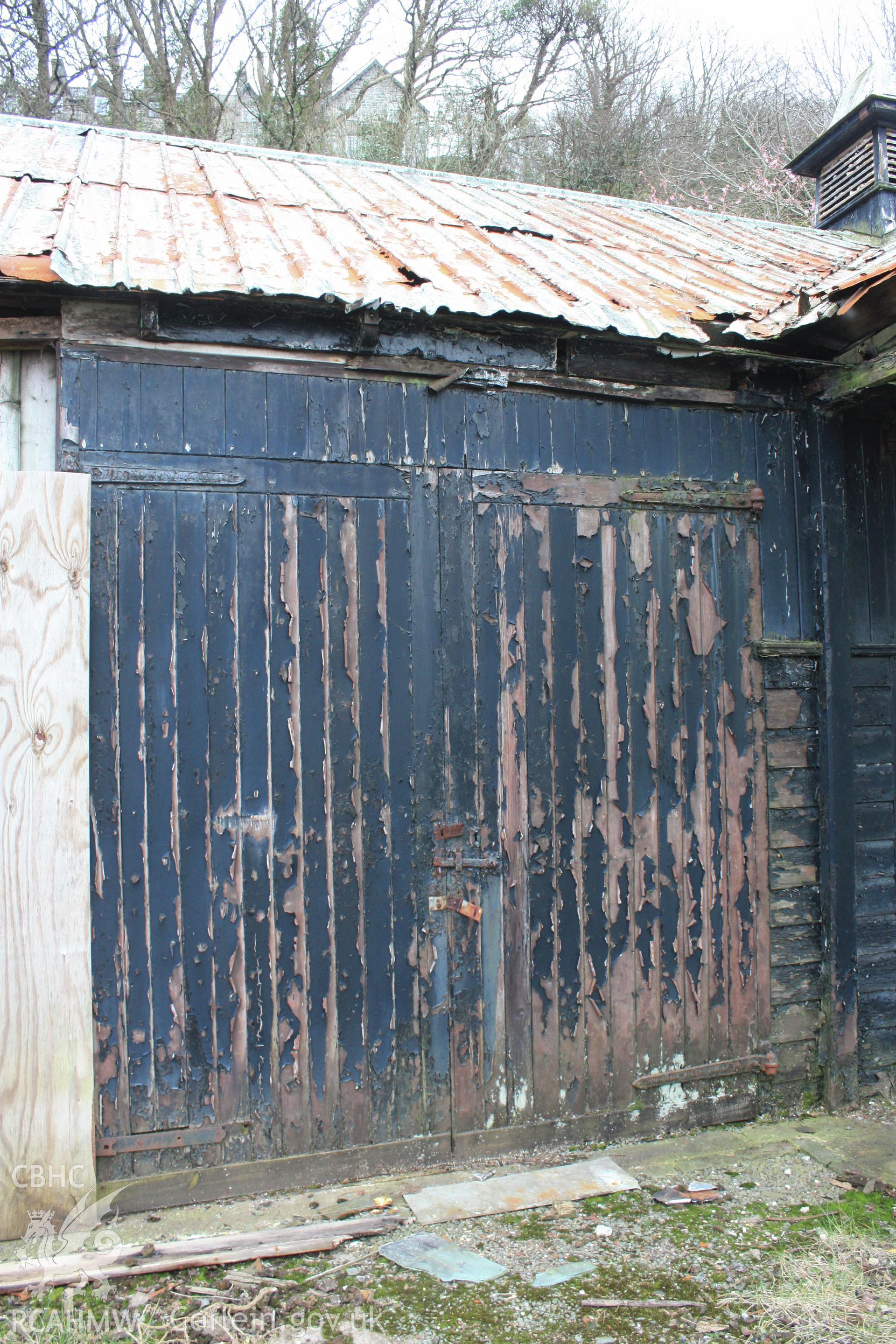 Double doors to north bay