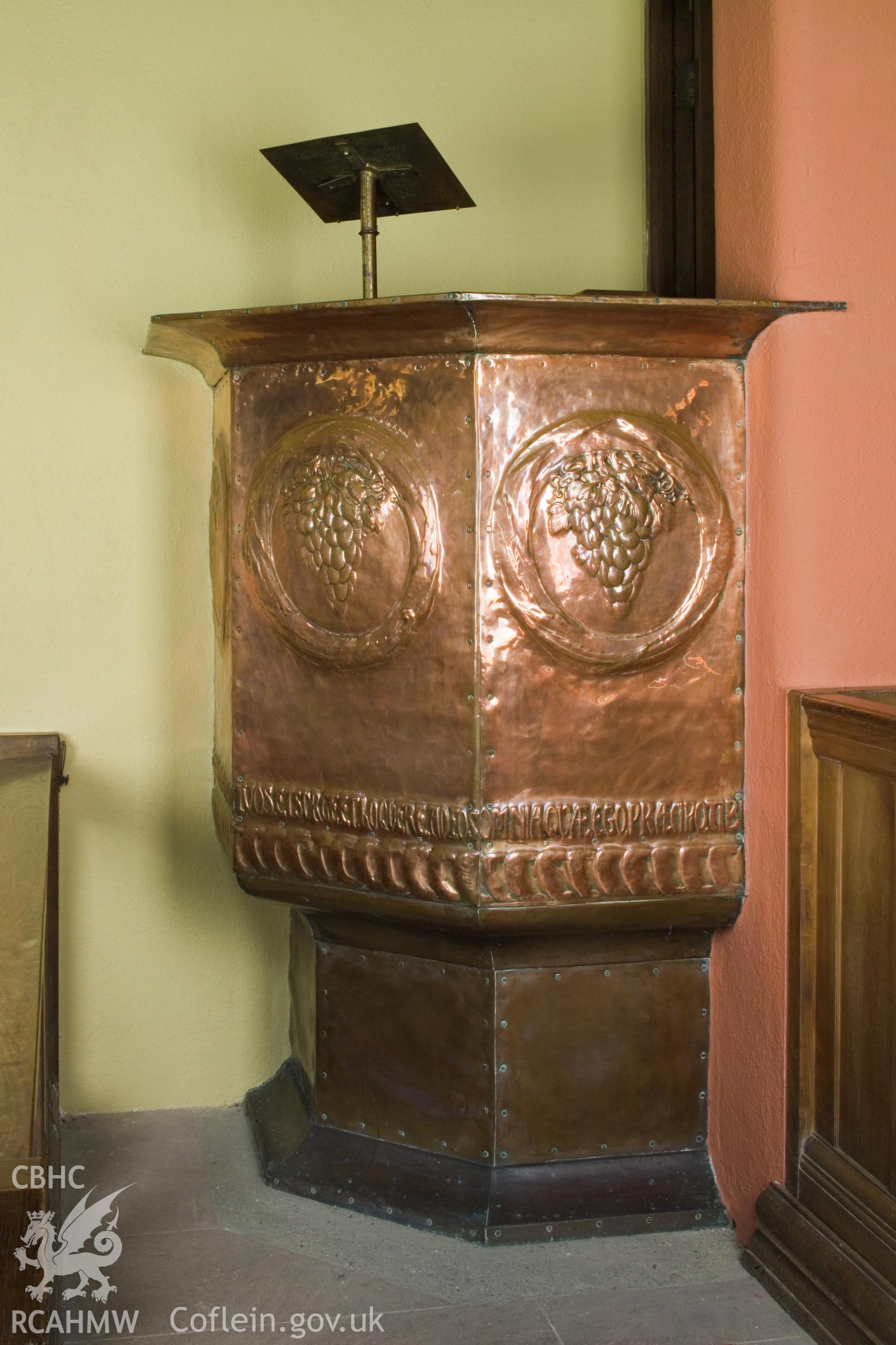 Interior, pulpit