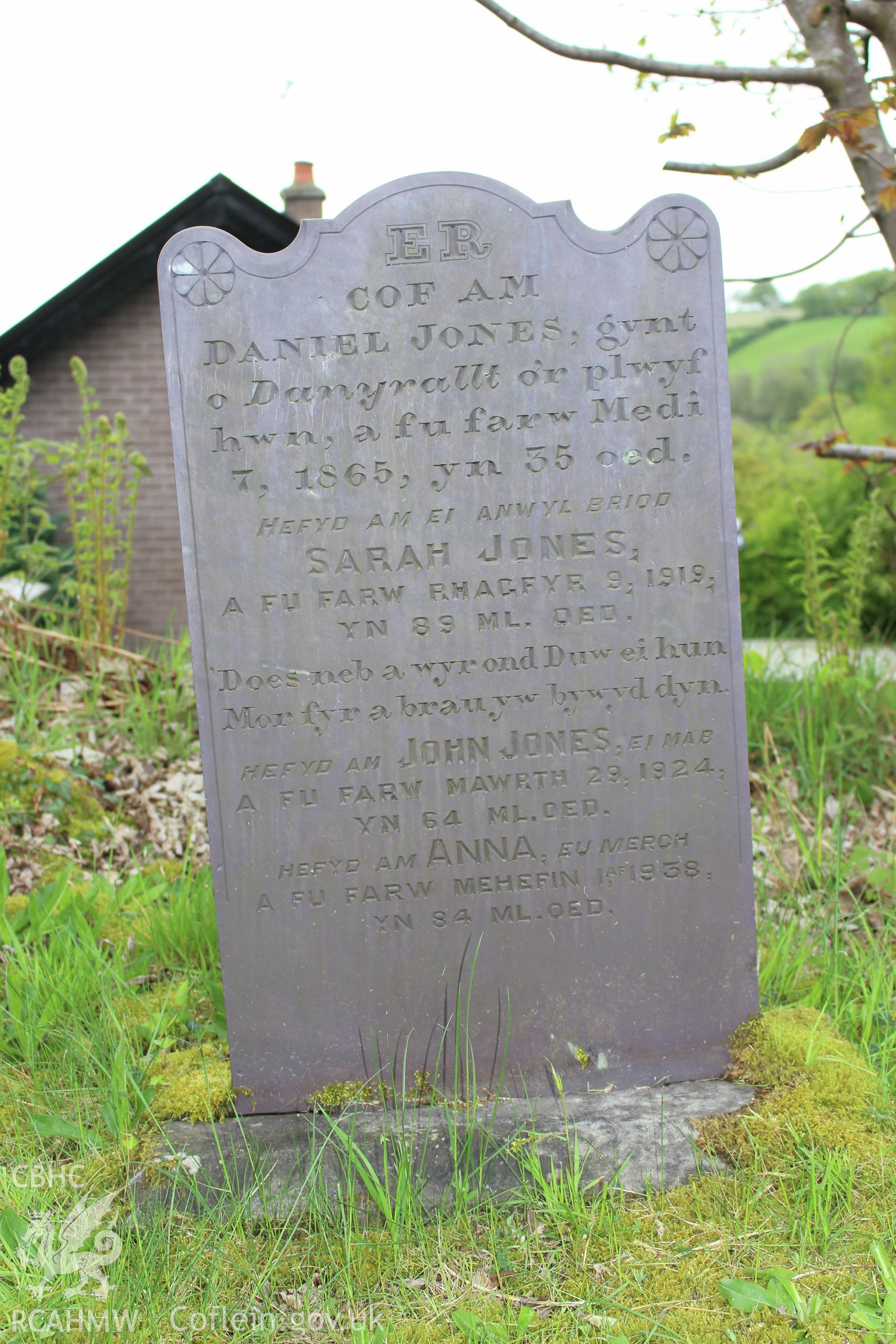 Gravestone of Daniel, Sarah, John & Anna Jones