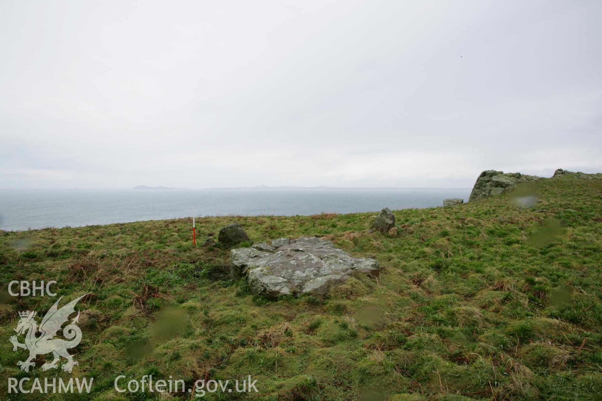 SUB-MEGALITHIC SITE NEAR TO NORTH STREAM, SKOMER ISLAND, general view