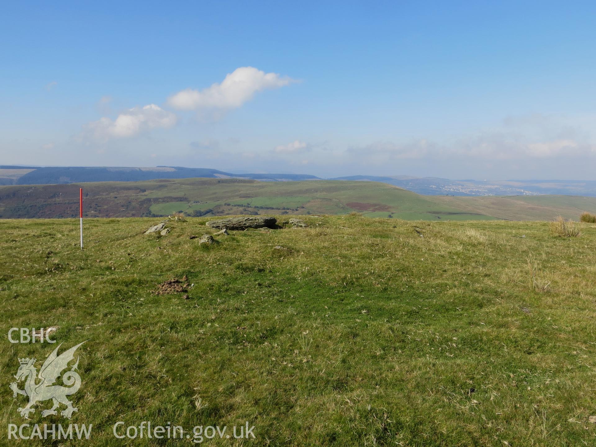 Cairn viewed from the west; 1m scale.