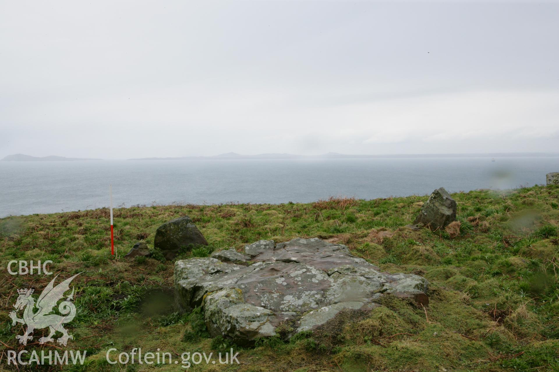 SUB-MEGALITHIC SITE NEAR TO NORTH STREAM, SKOMER ISLAND. general view