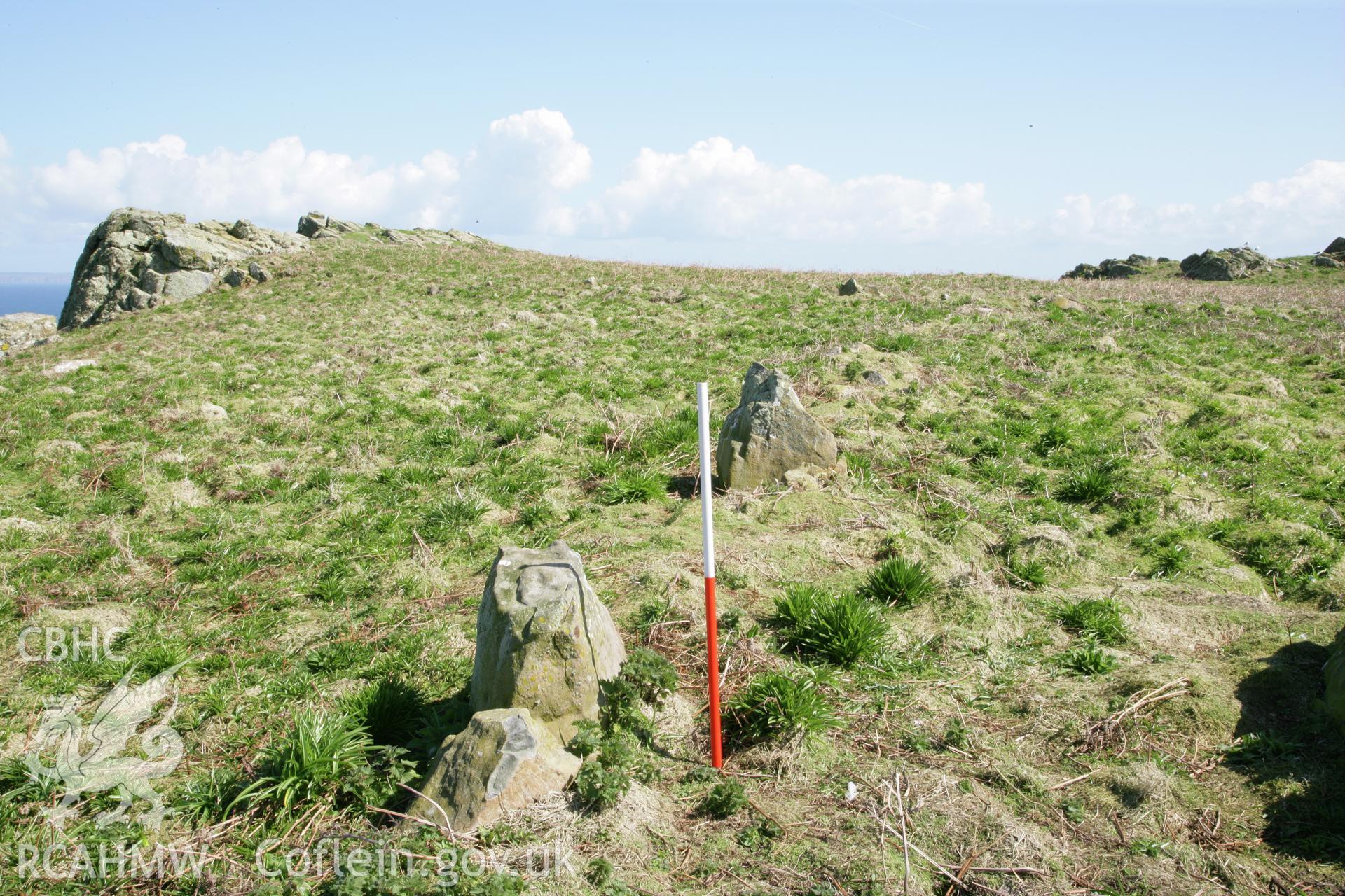 SUB-MEGALITHIC SITE NEAR TO NORTH STREAM, SKOMER ISLAND, view from west