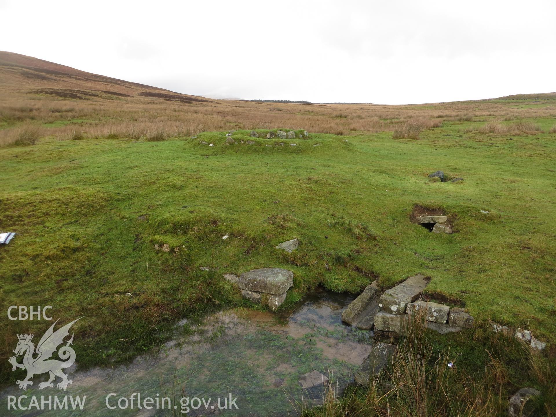 Location of springhead/wine cooler in relation to Duke's Table.