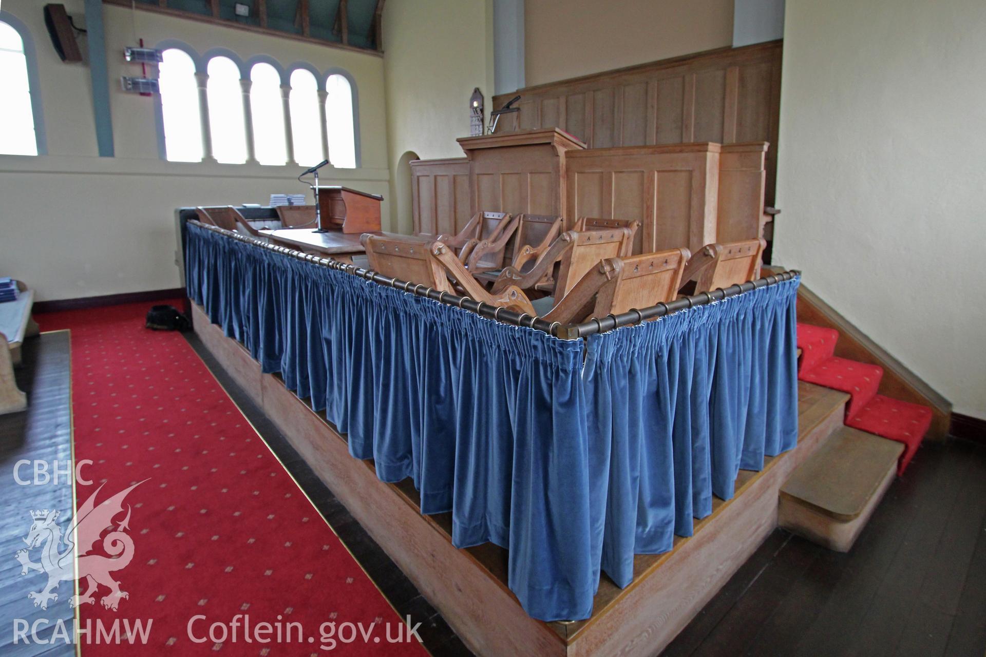 Interior of Baptist Chapel, Ruthin sedd fawr