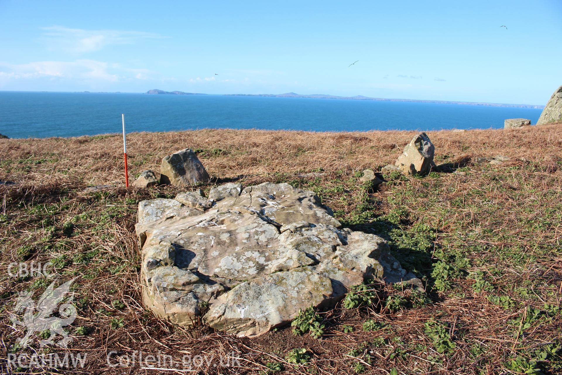 SUB-MEGALITHIC SITE NEAR TO NORTH STREAM, SKOMER ISLAND, view of slab from south