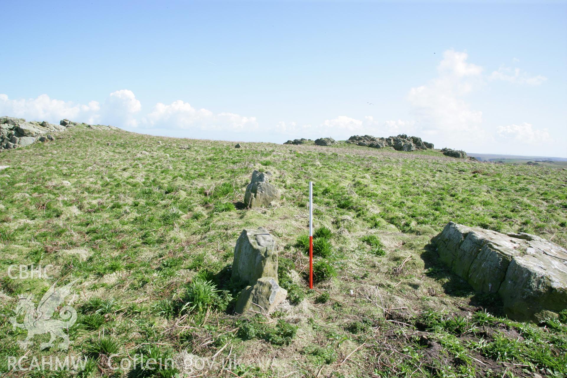 SUB-MEGALITHIC SITE NEAR TO NORTH STREAM, SKOMER ISLAND, view from west