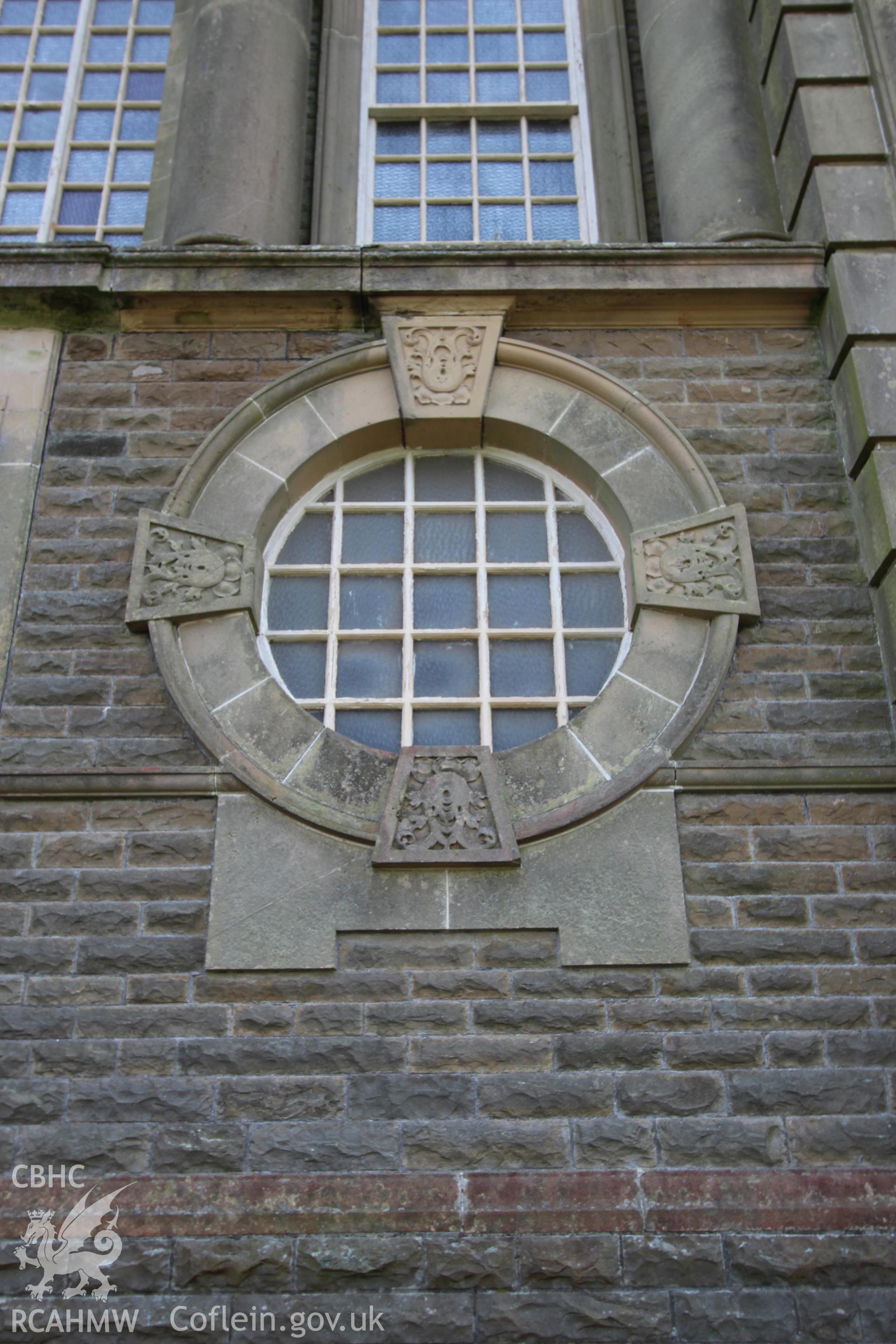 Bethel Independent Chapel, Pen-Clawdd, detail of facde window