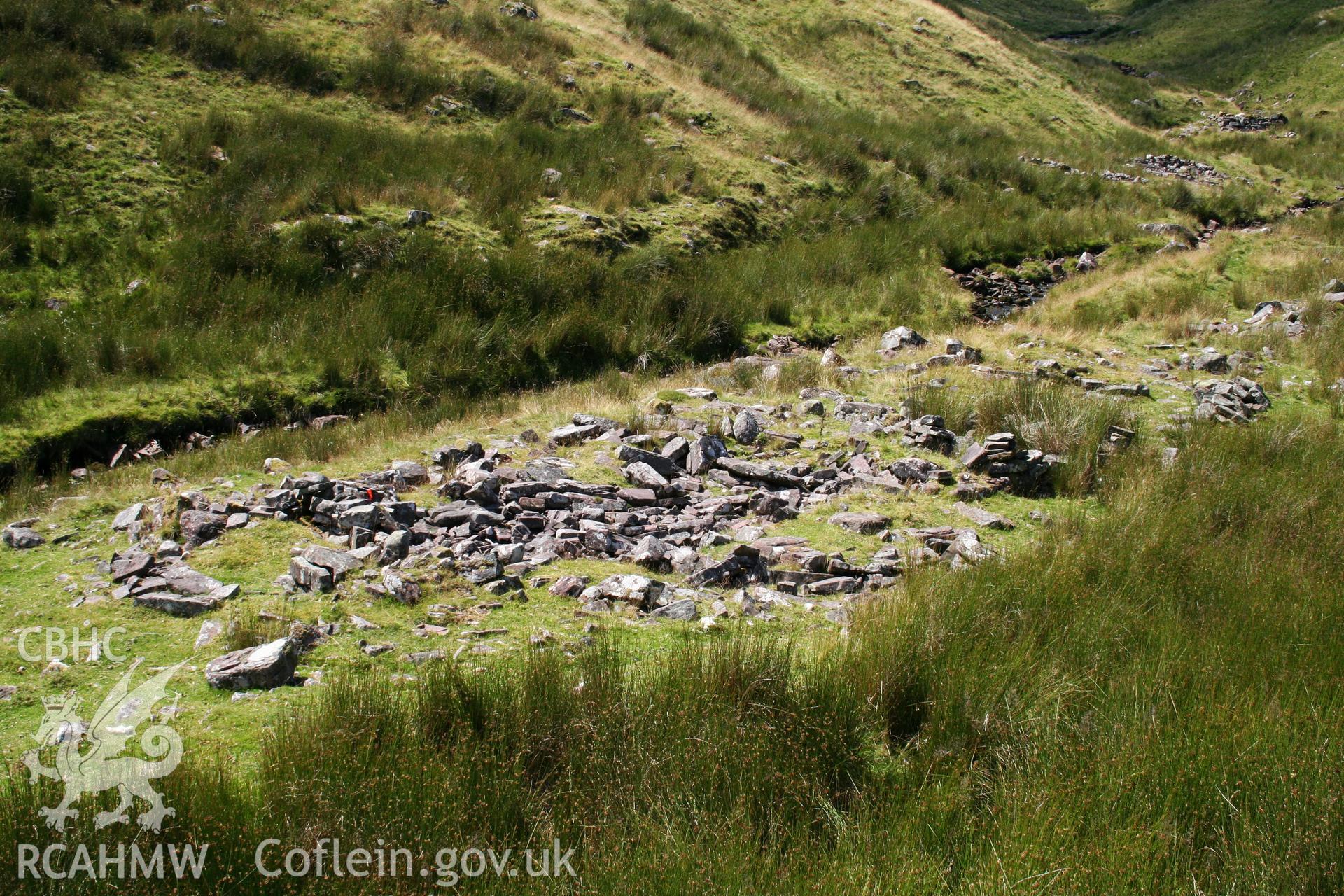 Outline of long hut seen from the east.