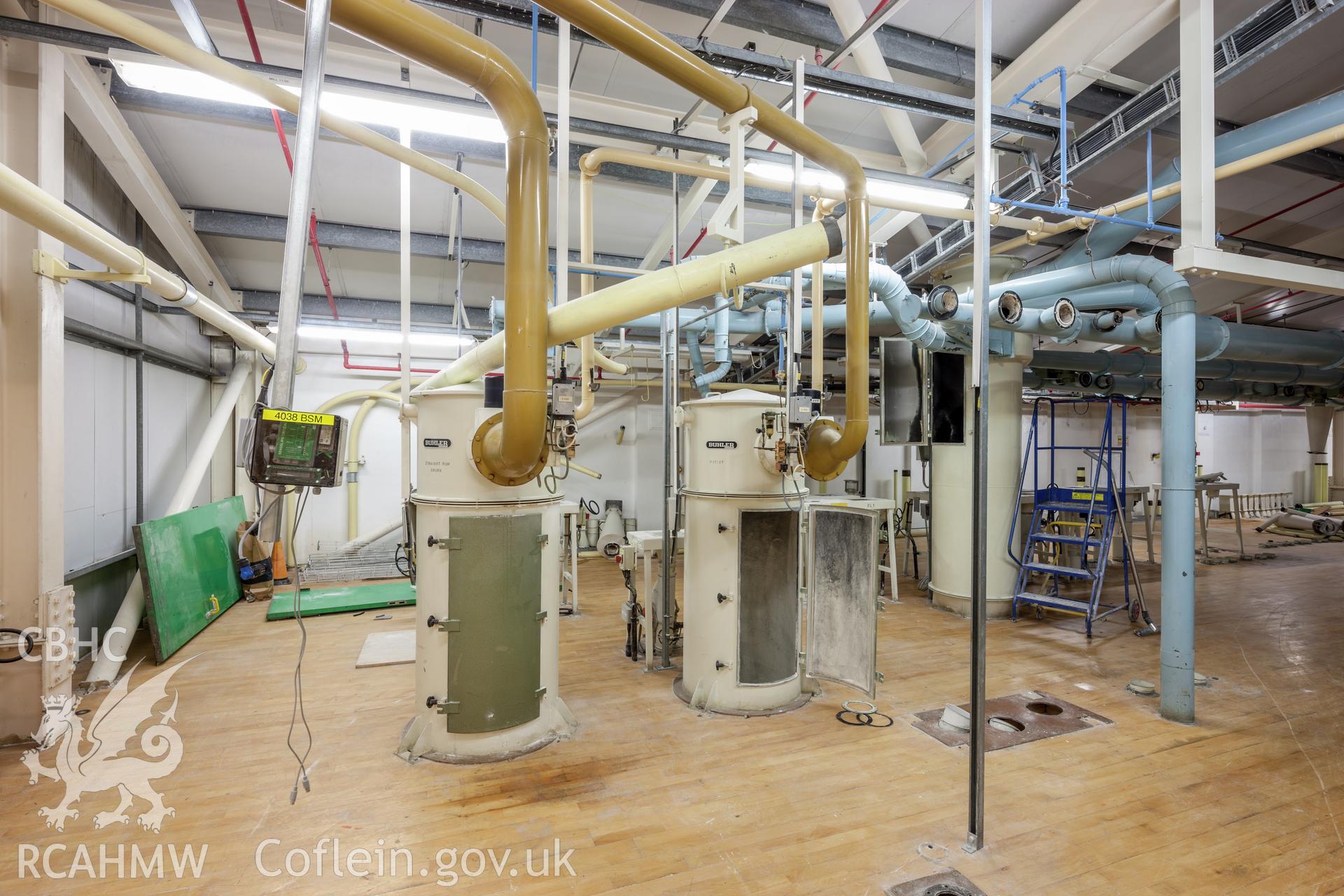 Dust extraction on mixing floor