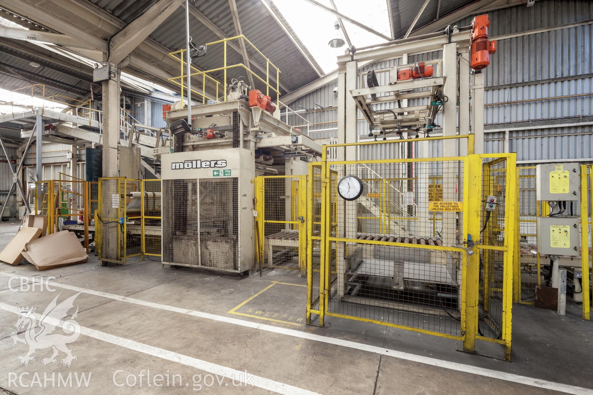 Sack palletiser (automatic stacking on rotating pallet)