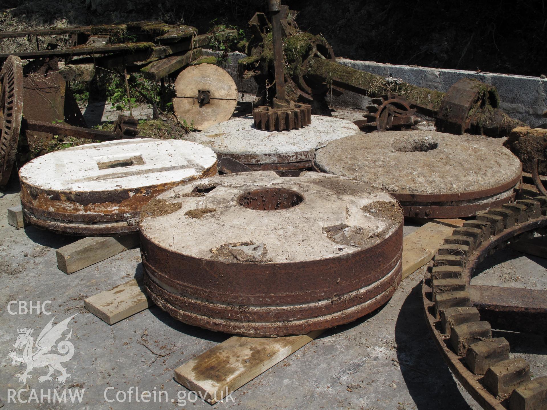Millstones, Felin Cwm, Rhydlewis.