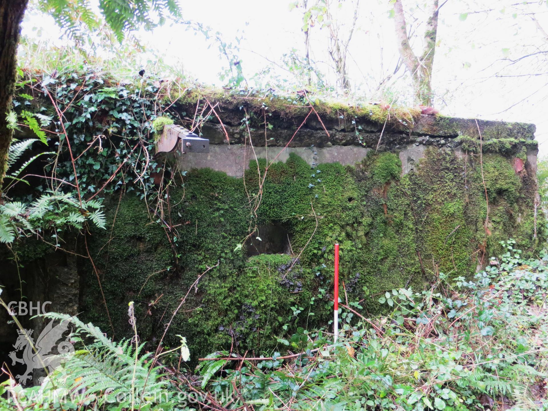 Brackets projecting from rear of bunker; 1m scale.