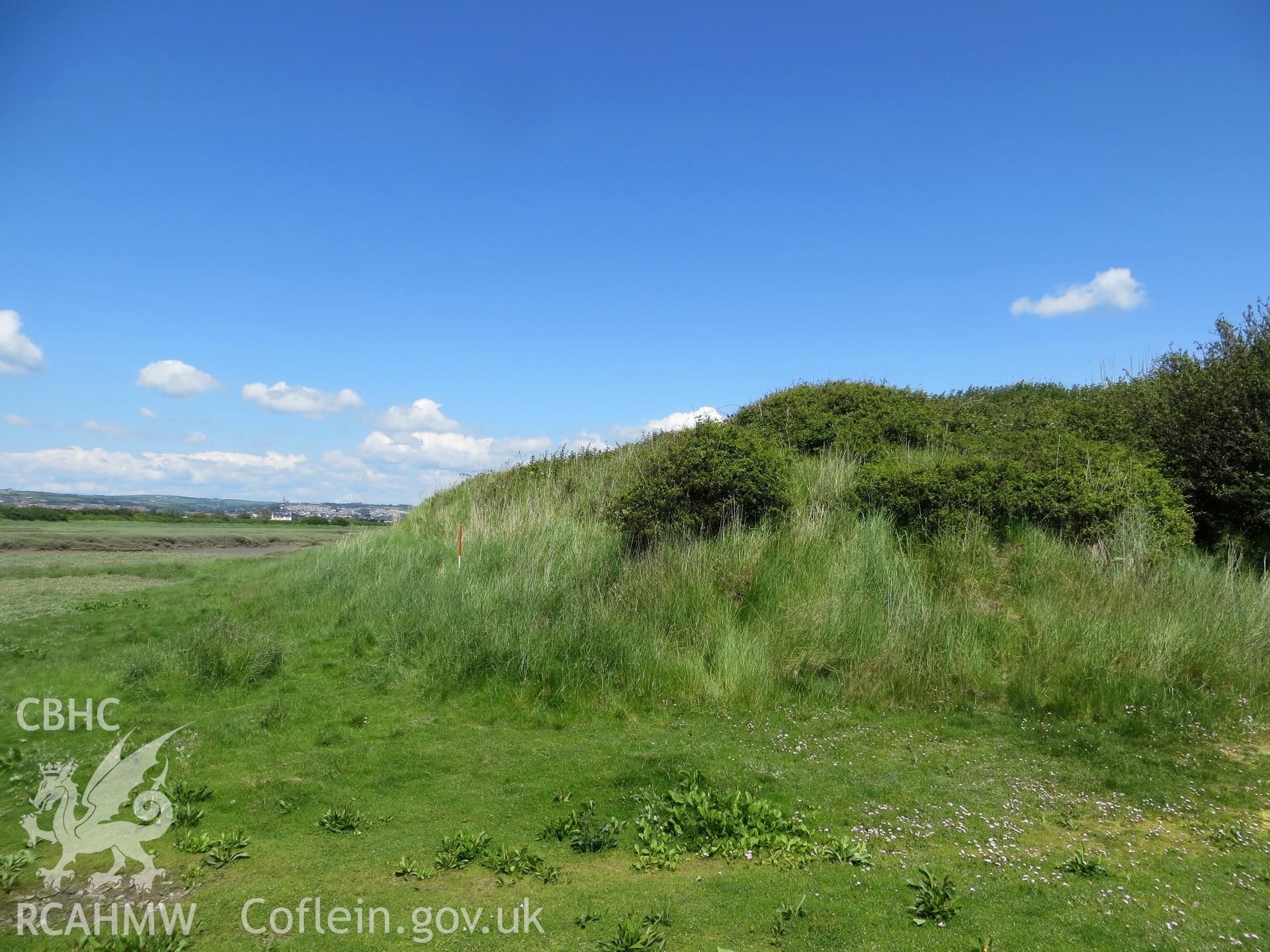 Target mound from the south; 1m scale.