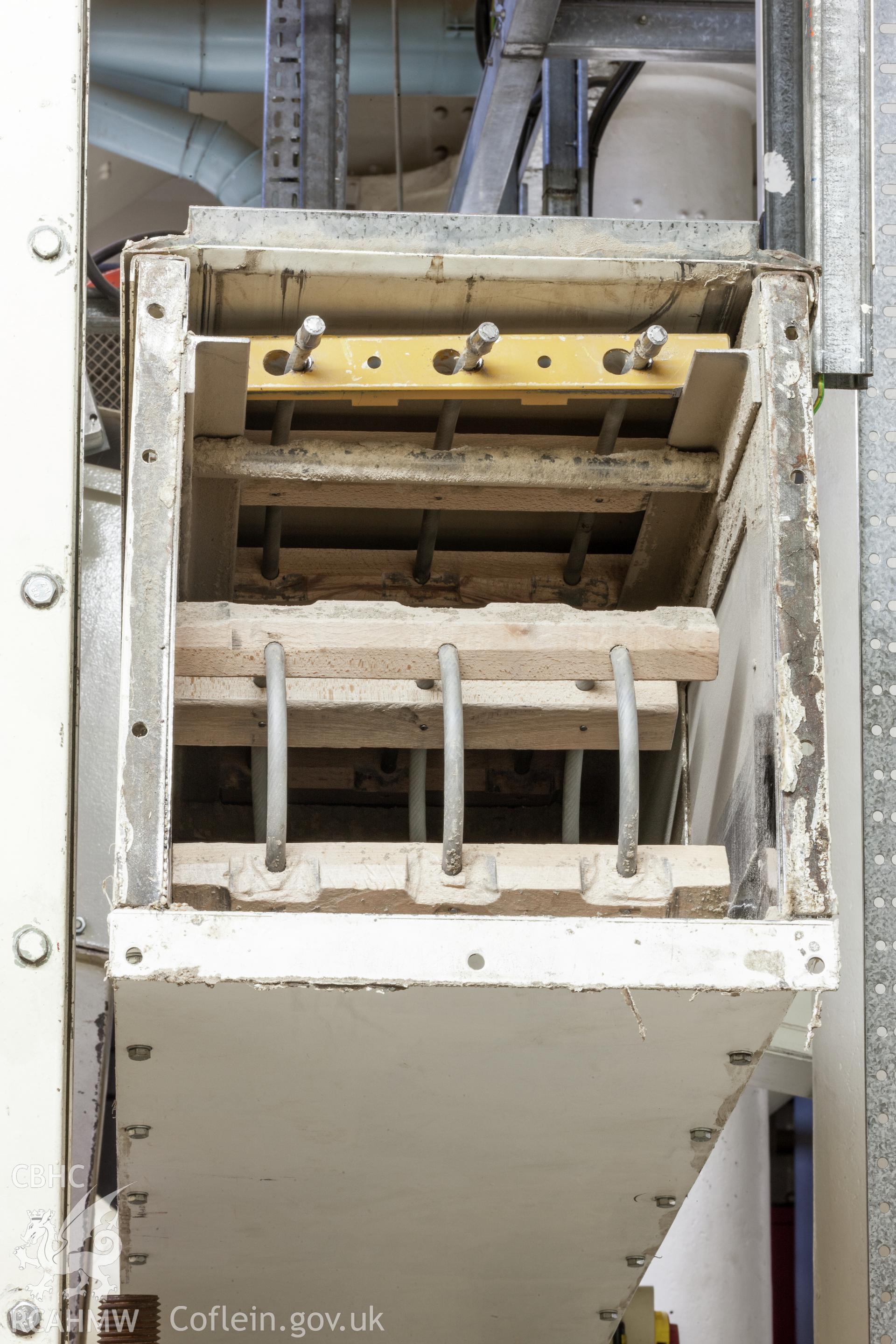 Wooden slat conveyor