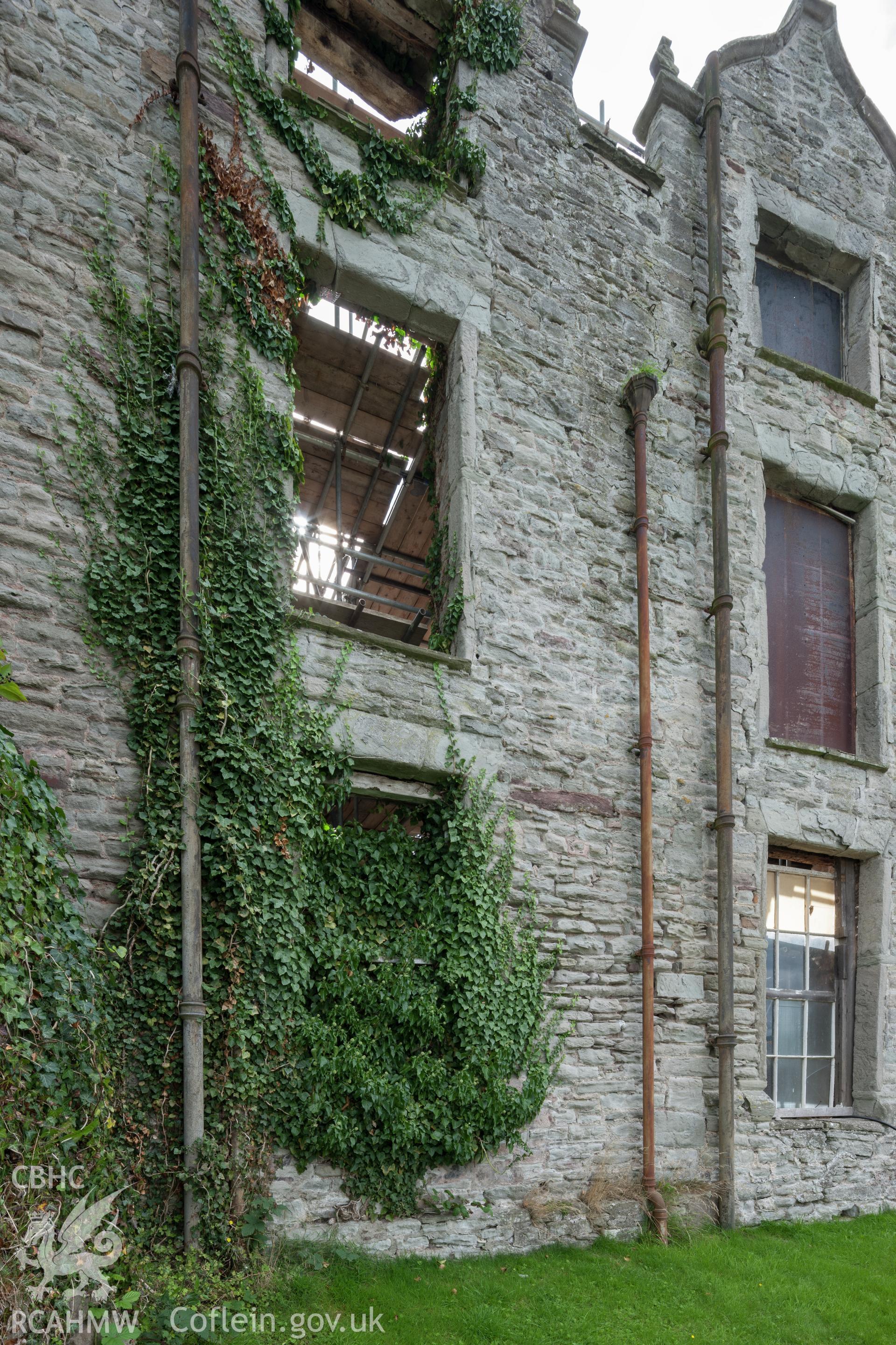 Straight joint viewed from the north northeast