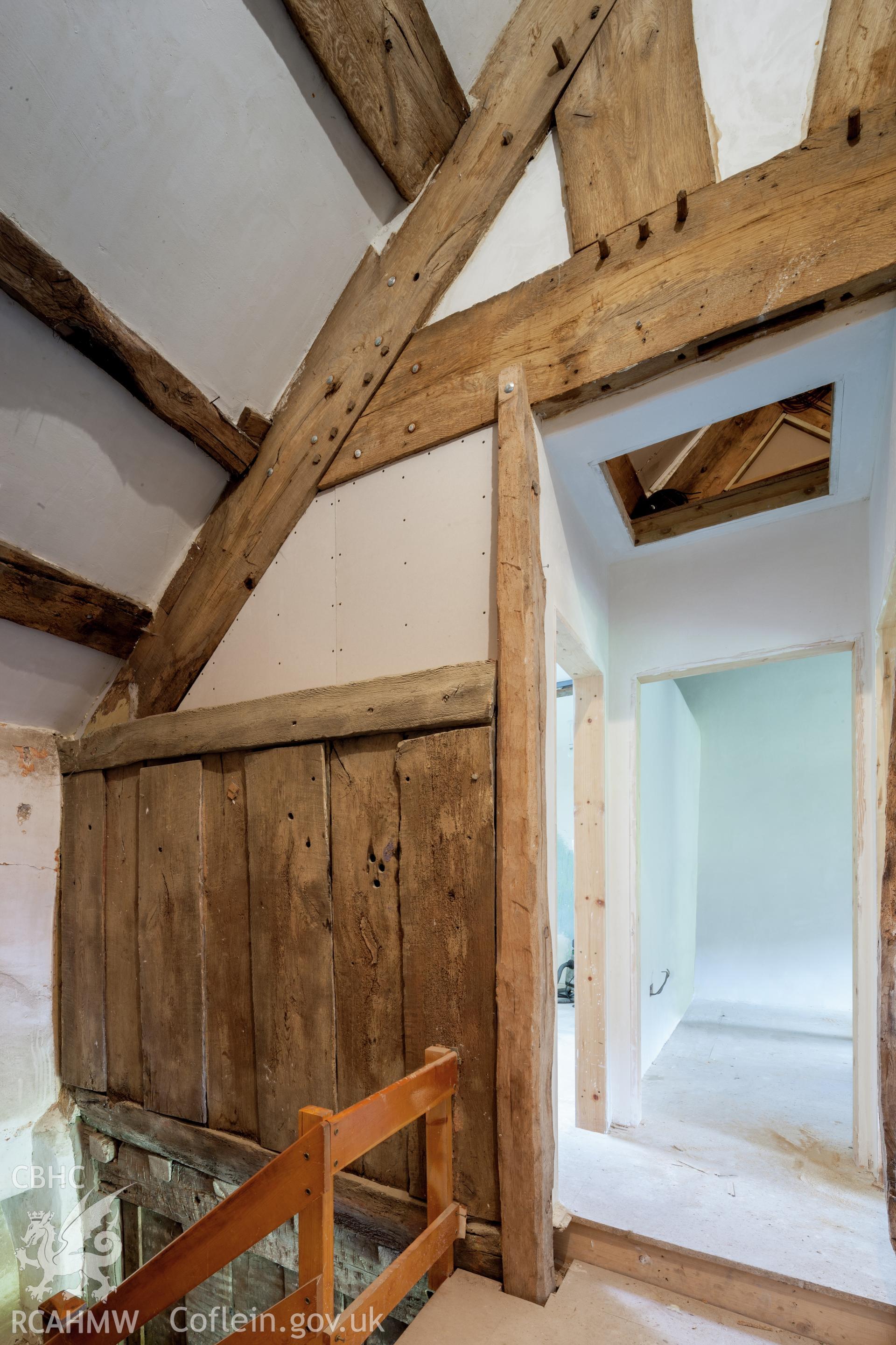 Central roof frame, and panelling