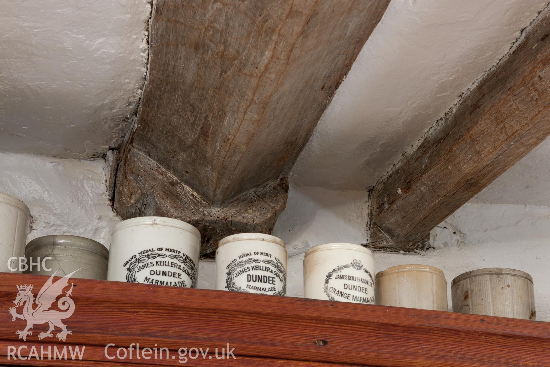 Stop ends on parlour joists