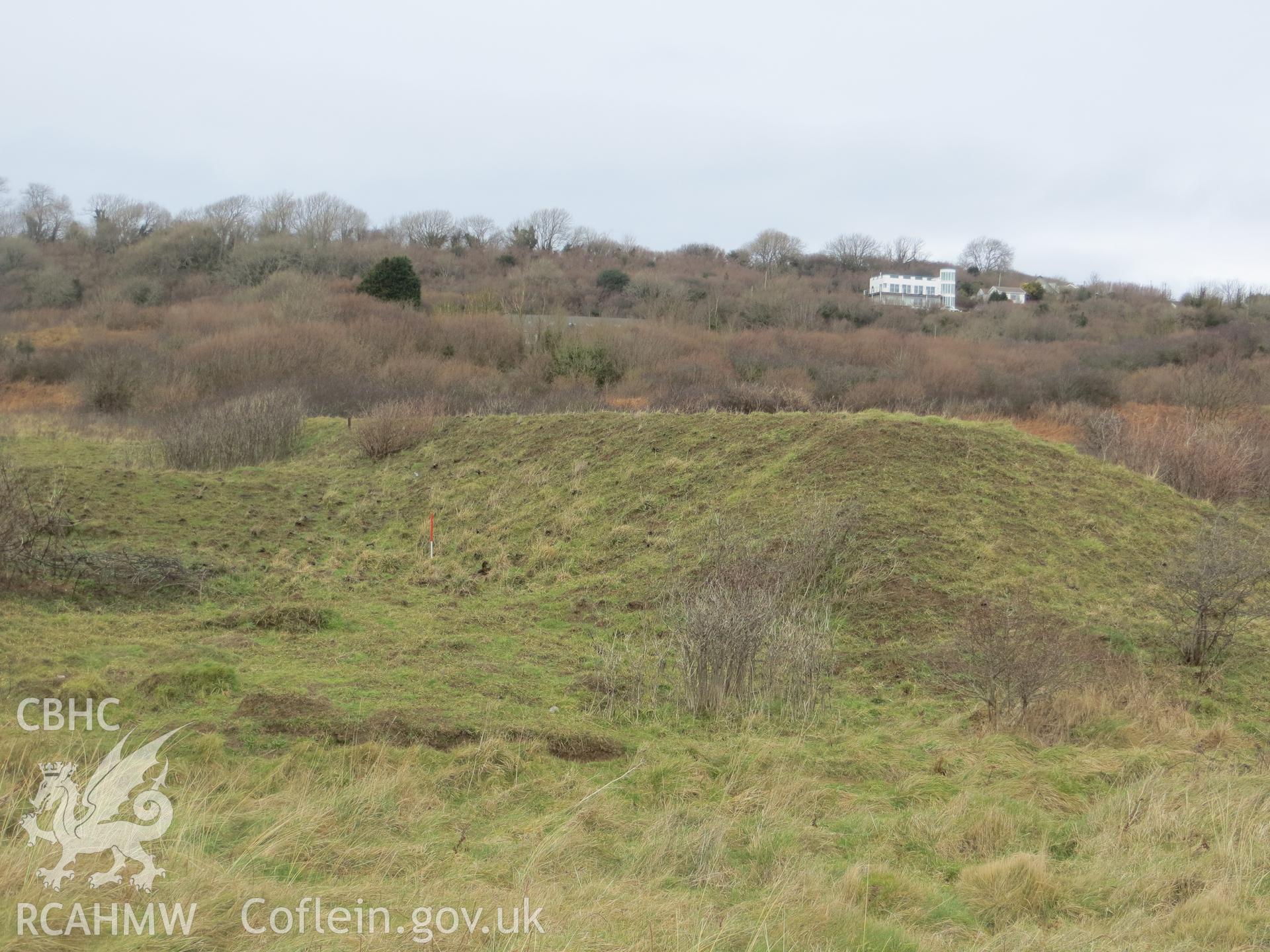 View of mound from the south with projection to the left; 1m scale.