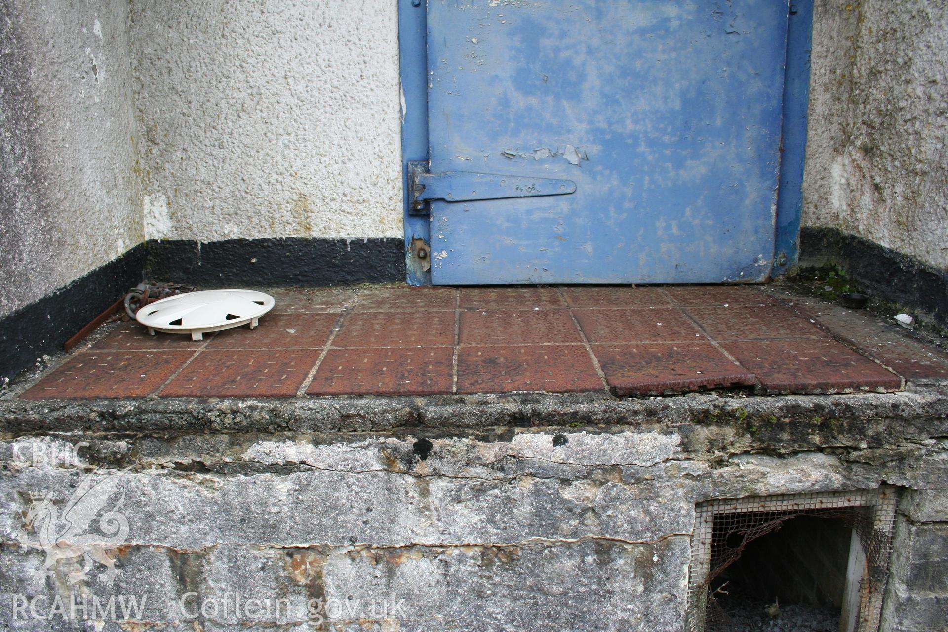 Detail of the deck annexe from the northwest, Hufenfa Meirion Milk Depot.