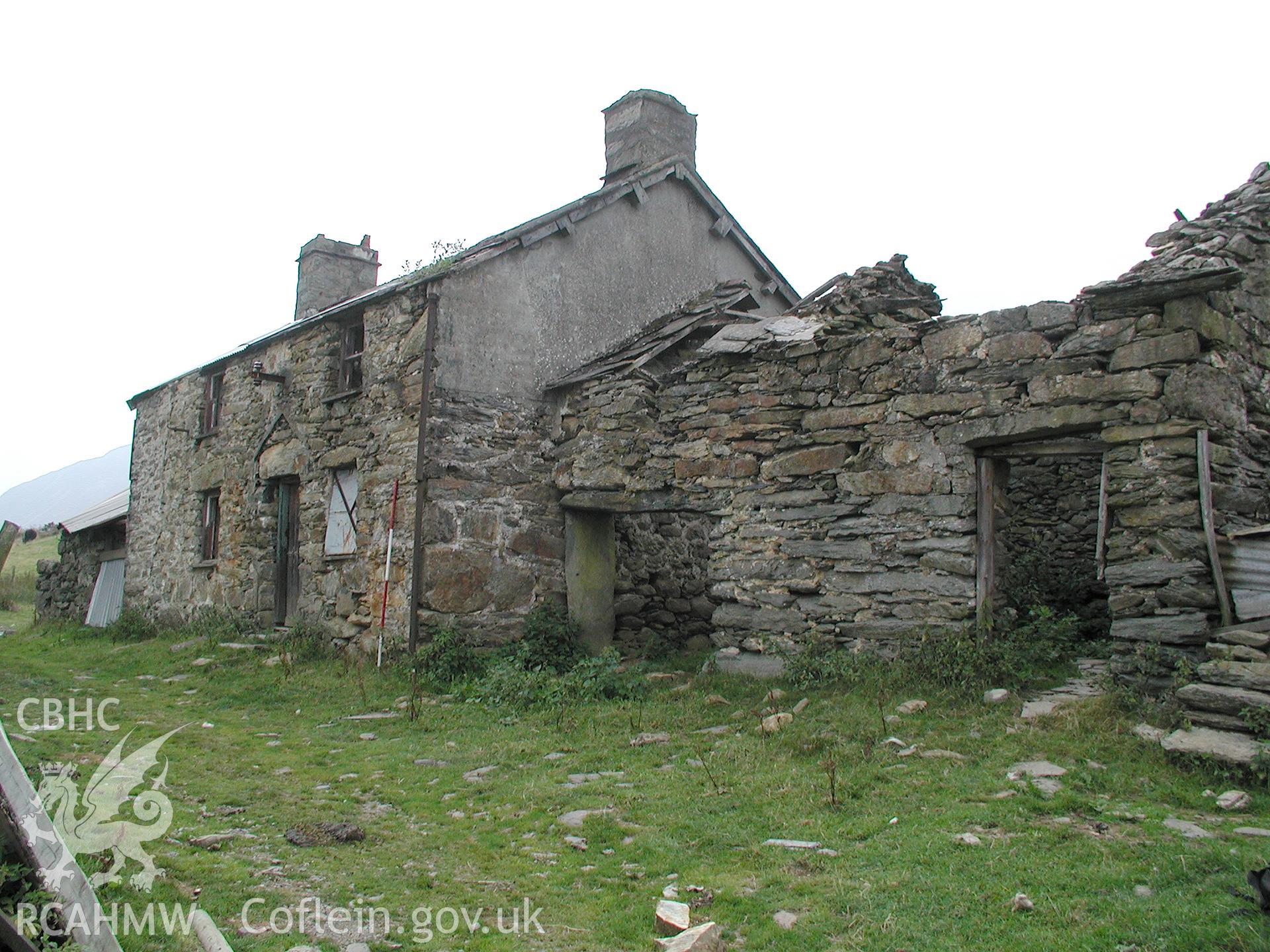 Digital photograph of Siglen Farmhouse taken on 14/08/2003 by Cambrian Archaeological Projects during the Eastern Snowdonia Upland Survey