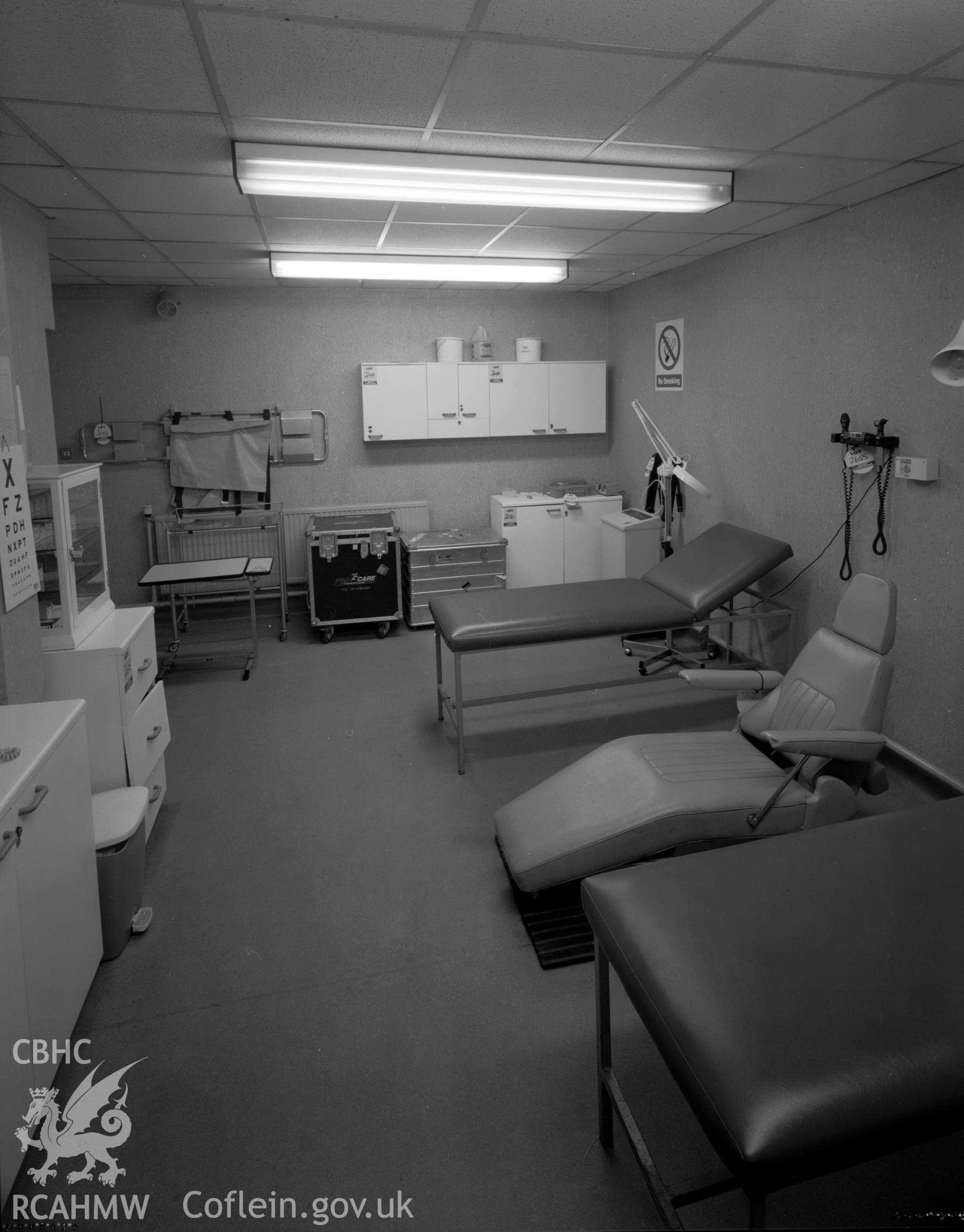 Home changing rooms.  NA/GL/99/024