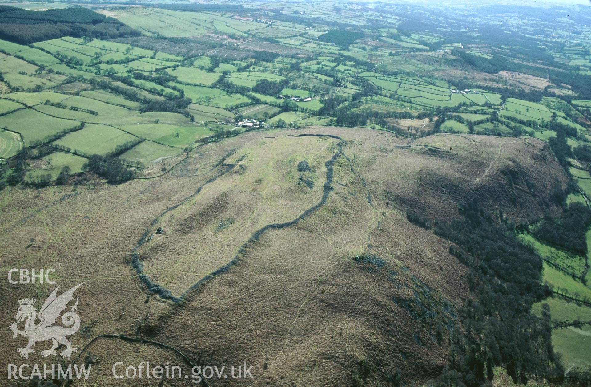 RCAHMW colour oblique aerial photograph of Gaer Fawr Hillfort on Y Garn Goch taken on 29/03/1995 by C.R. Musson