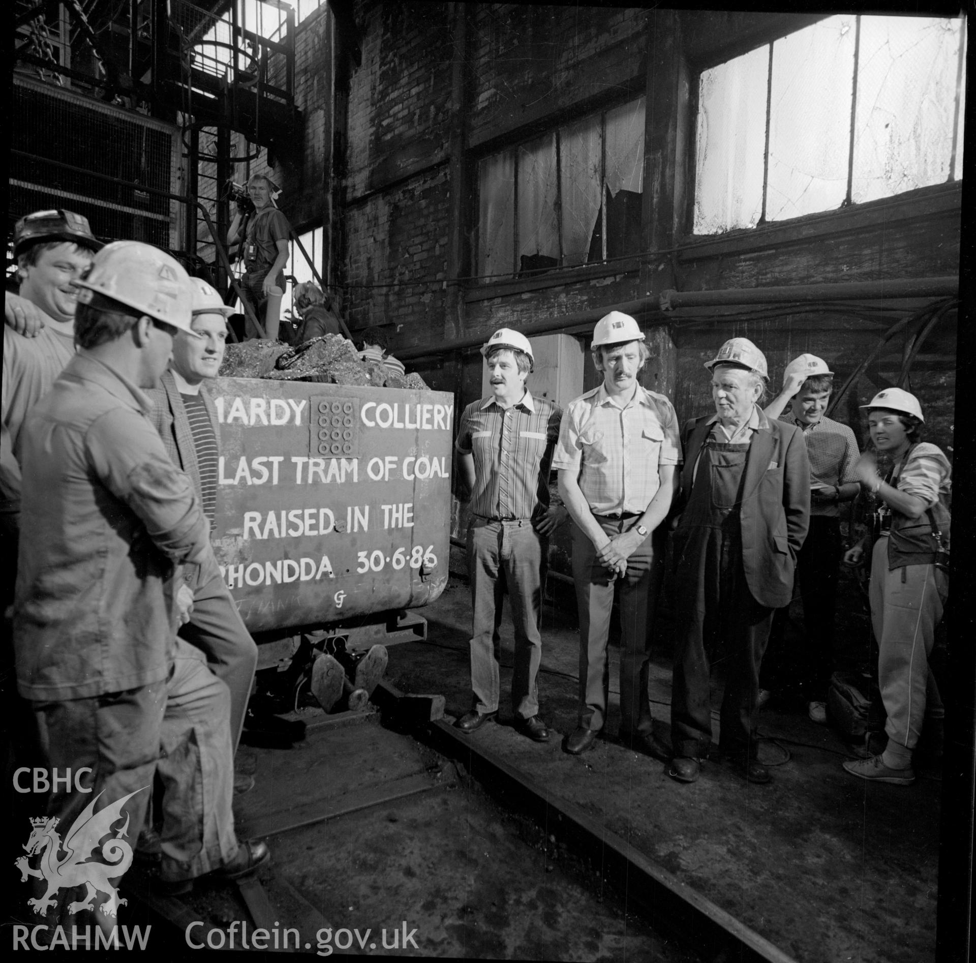 Last tram of coal raised in the Rhondda (Cornwell ref: 3529A). NA/GEN/90/047e