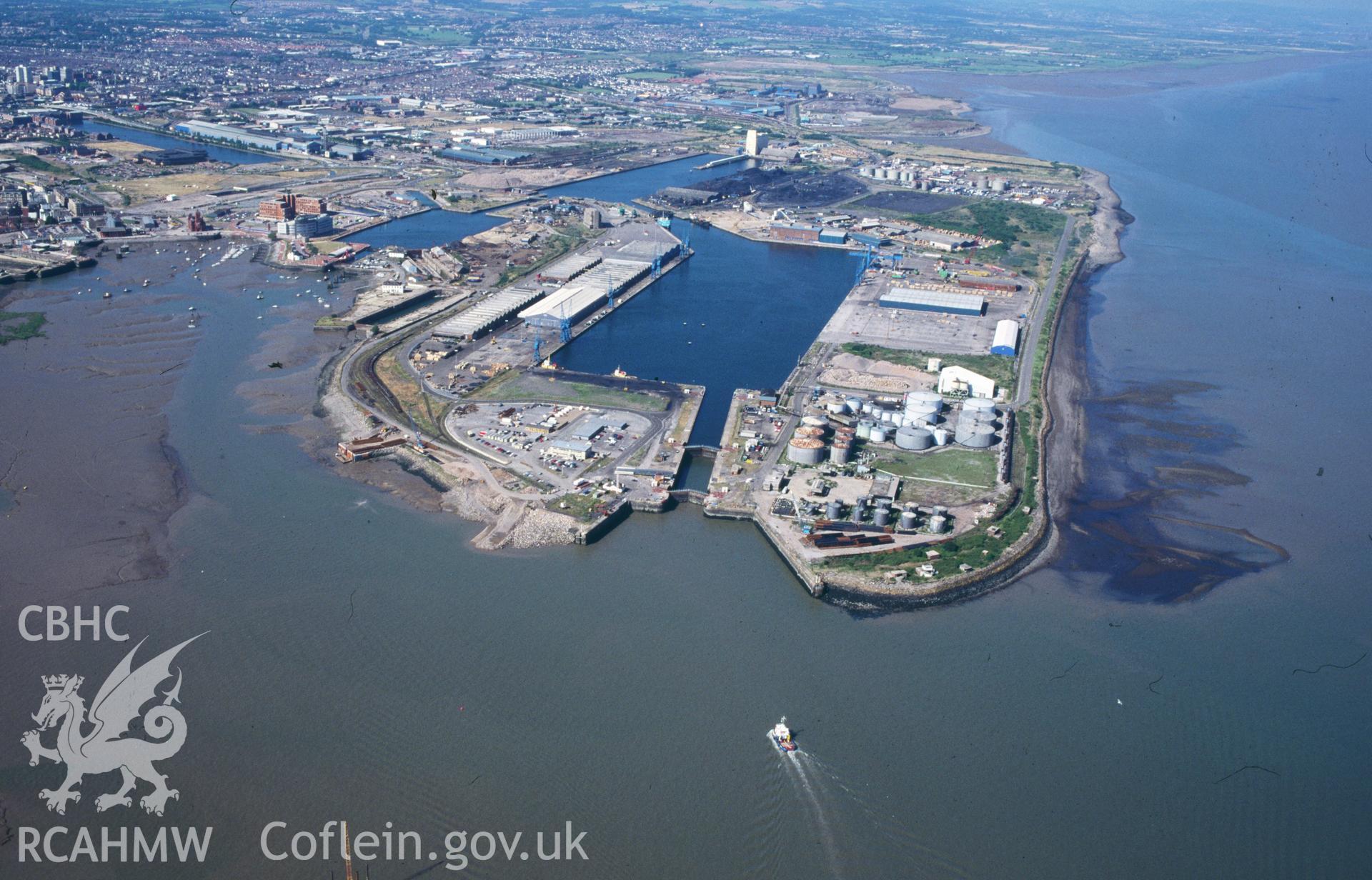 RCAHMW colour oblique aerial photograph of Queen Alexandra Dock, Cardiff Docks taken on 20/07/1995 by C.R. Musson