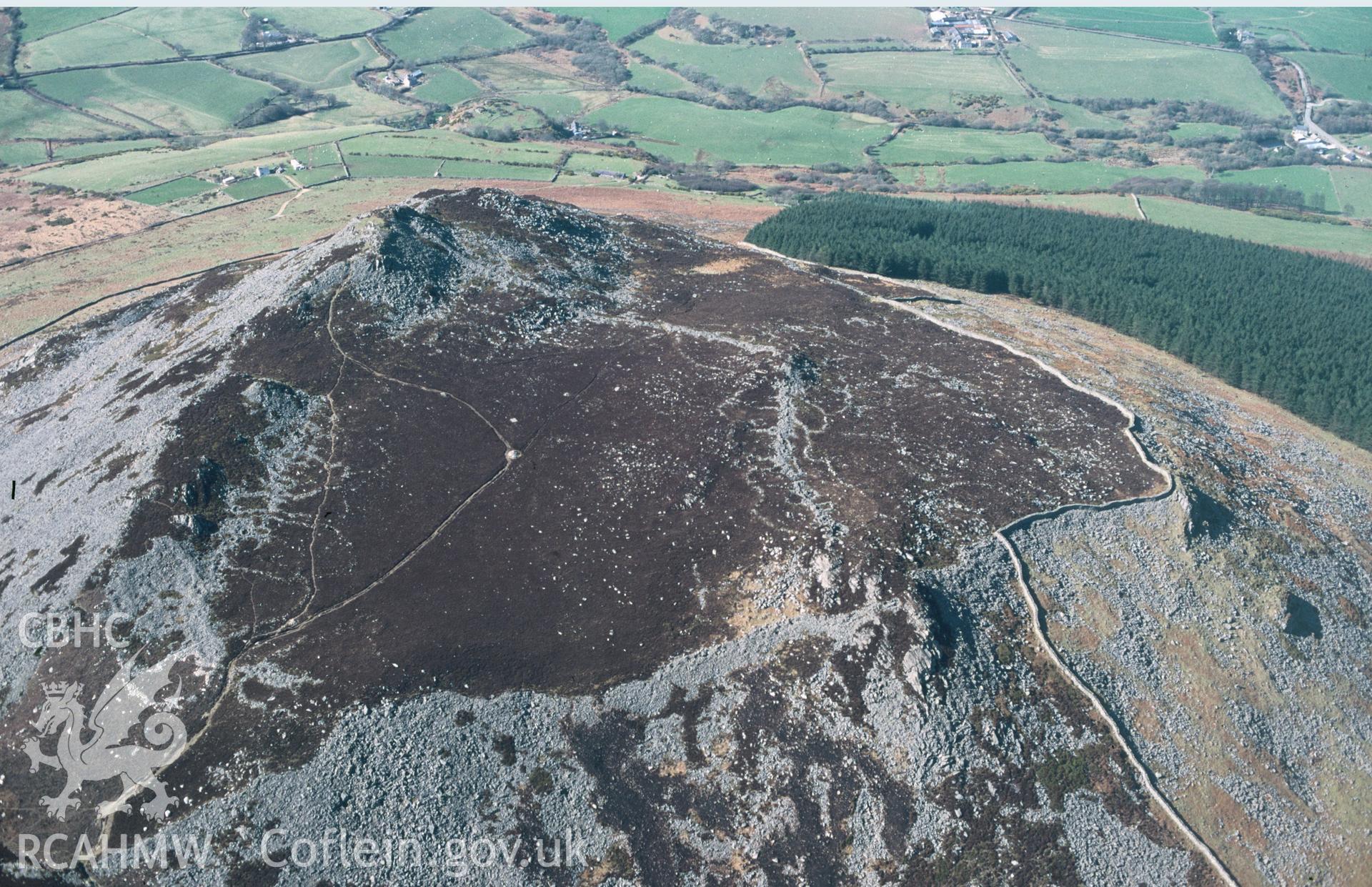 RCAHMW colour slide oblique aerial photograph of Carn Fadrun, Tudweiliog, taken by C.R.Musson on the 29/03/1996