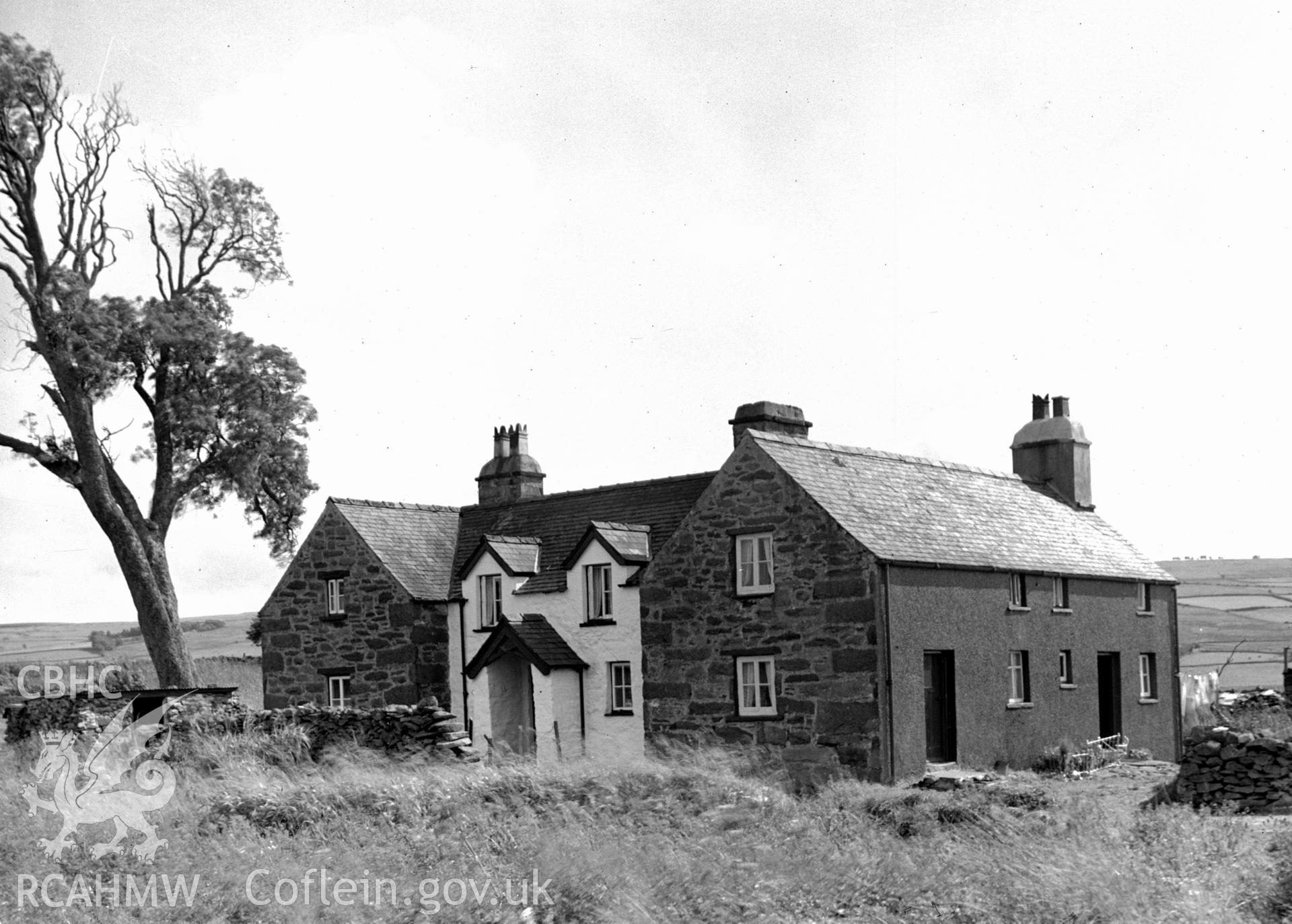 Black and white photographic survey of Llynn-onn Cottages, Pentrefoelas, produced by George Bernard Mason as part of the National Buildings Record